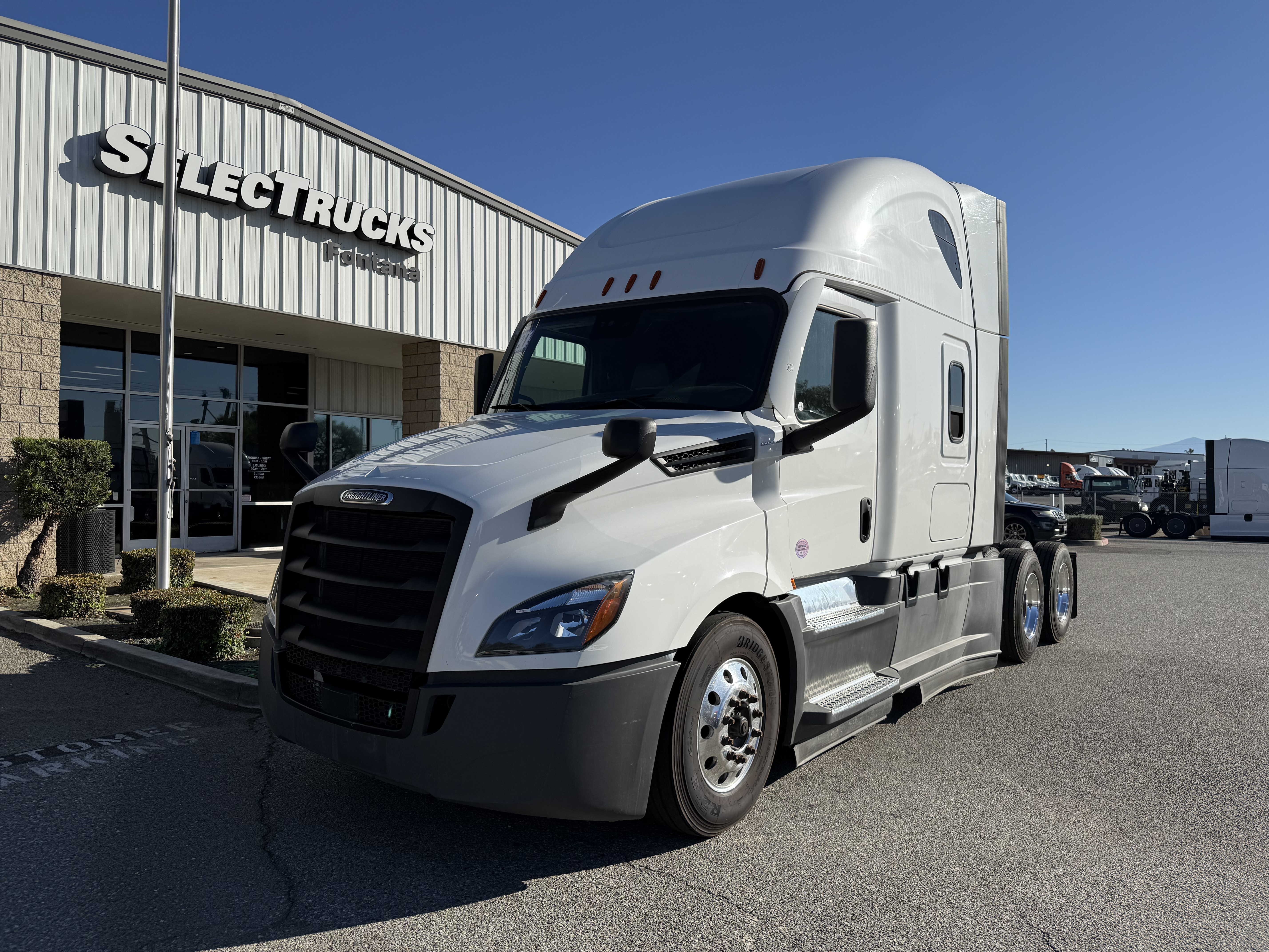 2021 FREIGHTLINER CASCADIA 126SLP - image 1