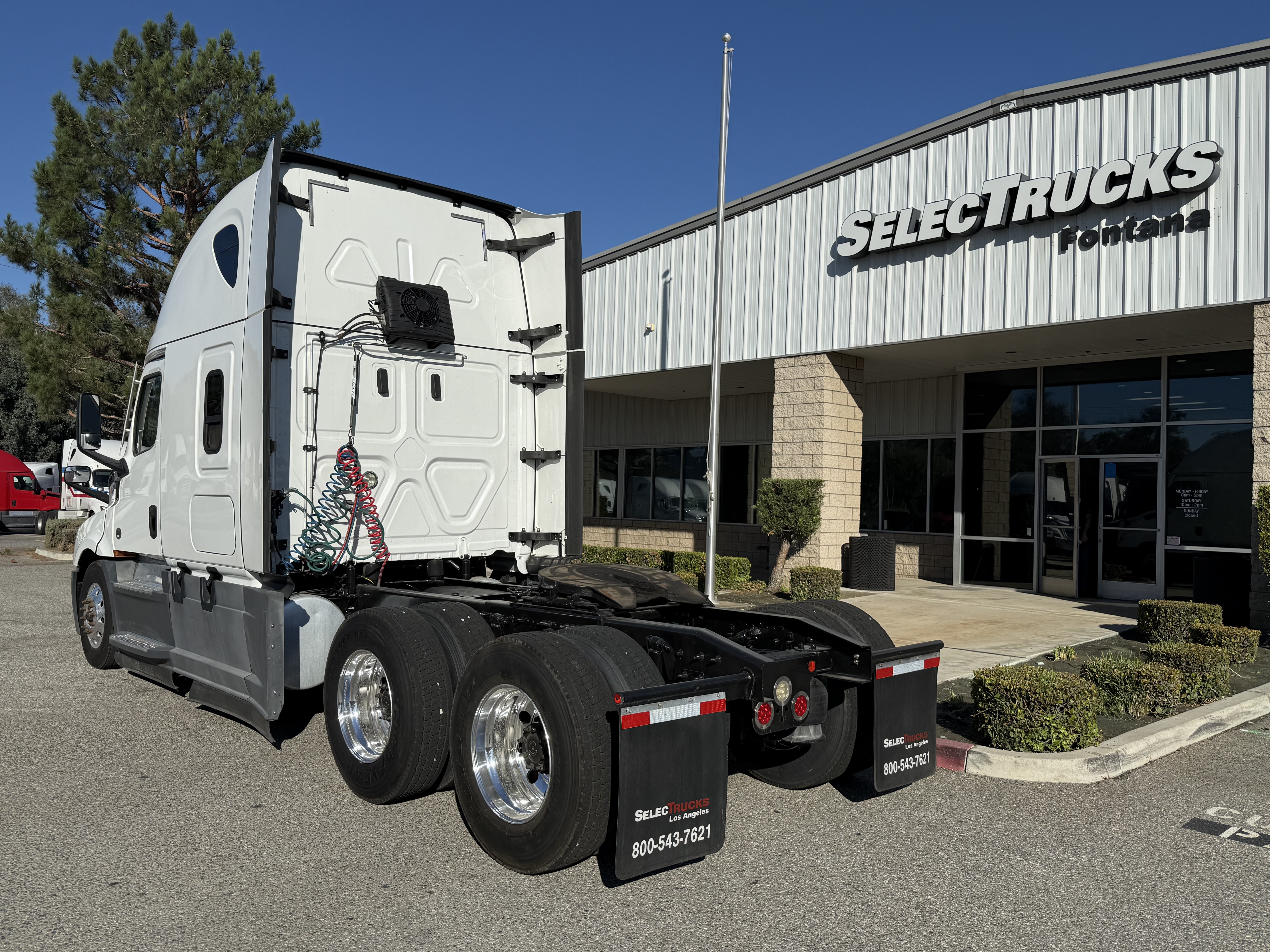 2021 FREIGHTLINER CASCADIA 126SLP - image 4