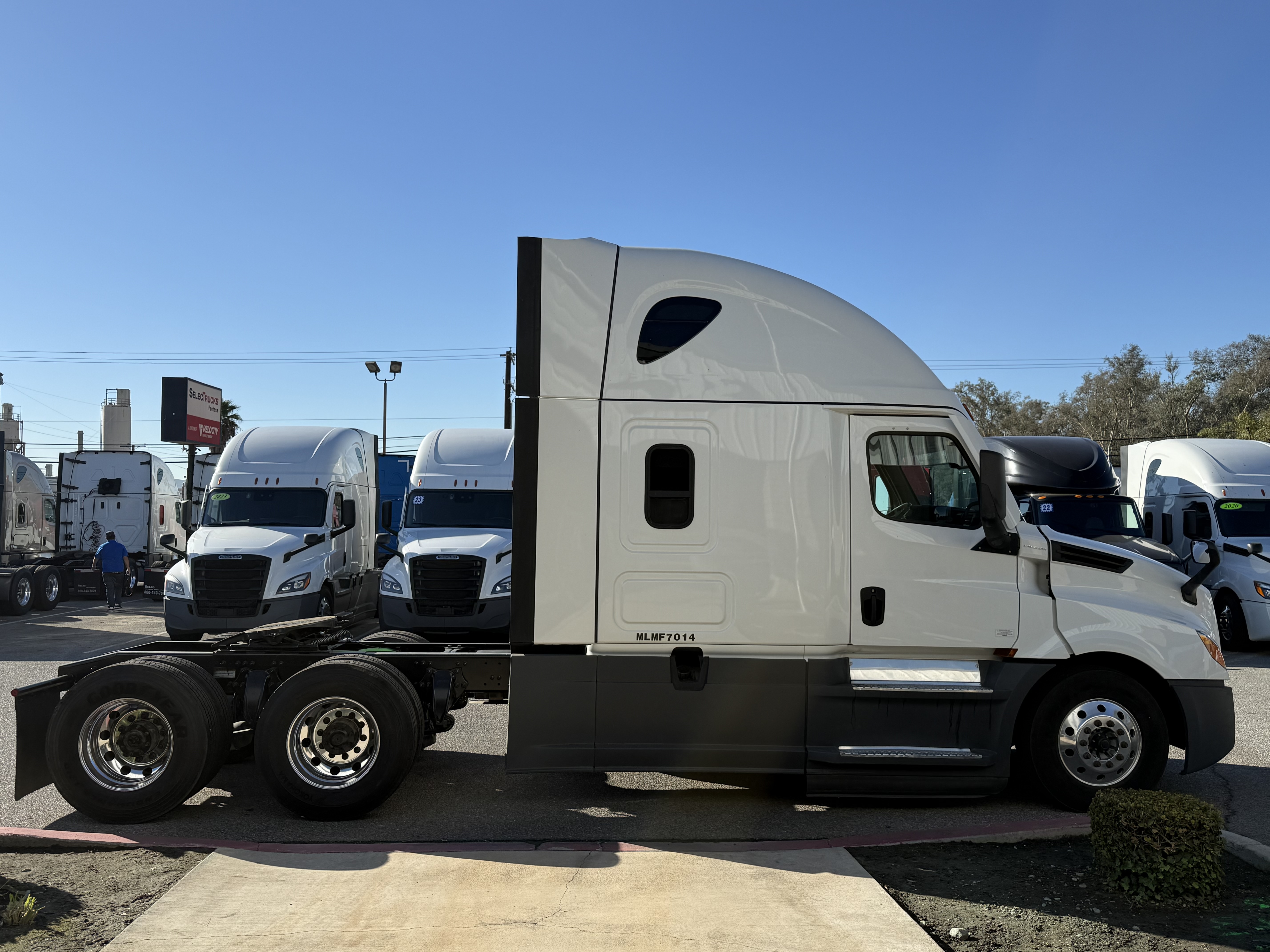 2021 FREIGHTLINER CASCADIA 126SLP - image 8