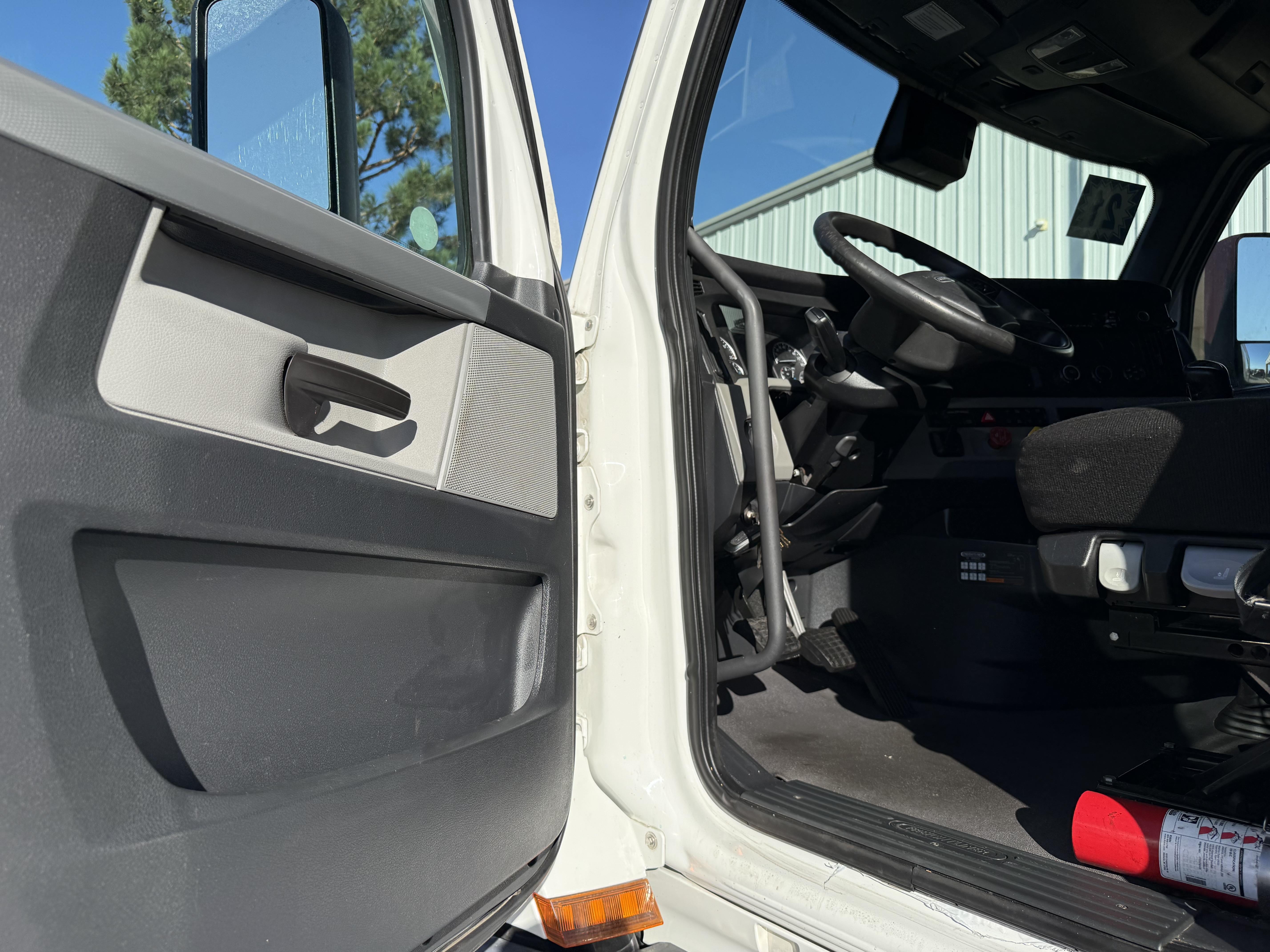 2021 FREIGHTLINER CASCADIA 126SLP - image 19