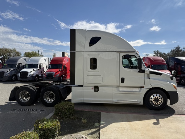 FREIGHTLINER CASCADIA 126SLP 2020