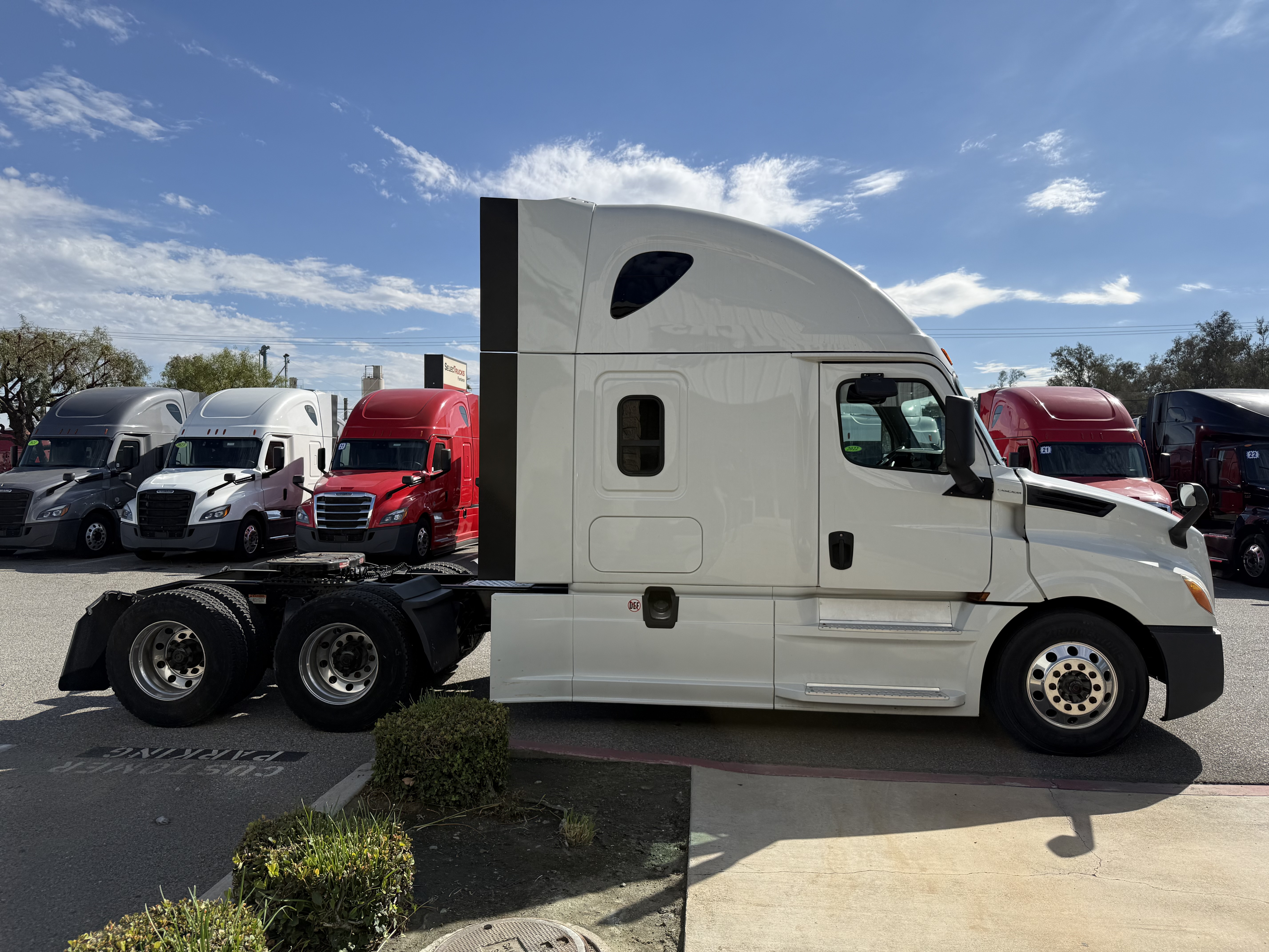 2020 FREIGHTLINER CASCADIA 126SLP - image 7