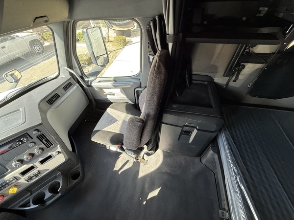 FREIGHTLINER CASCADIA 126SLP 2020