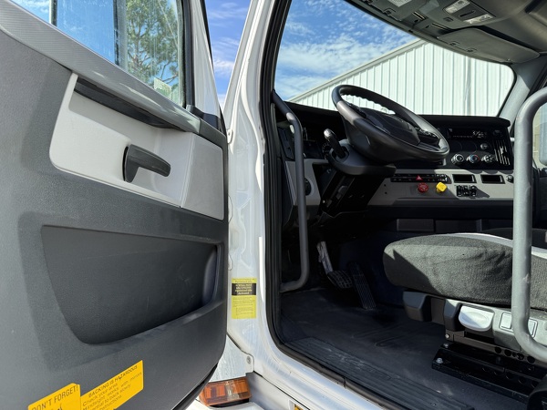 FREIGHTLINER CASCADIA 126SLP 2020