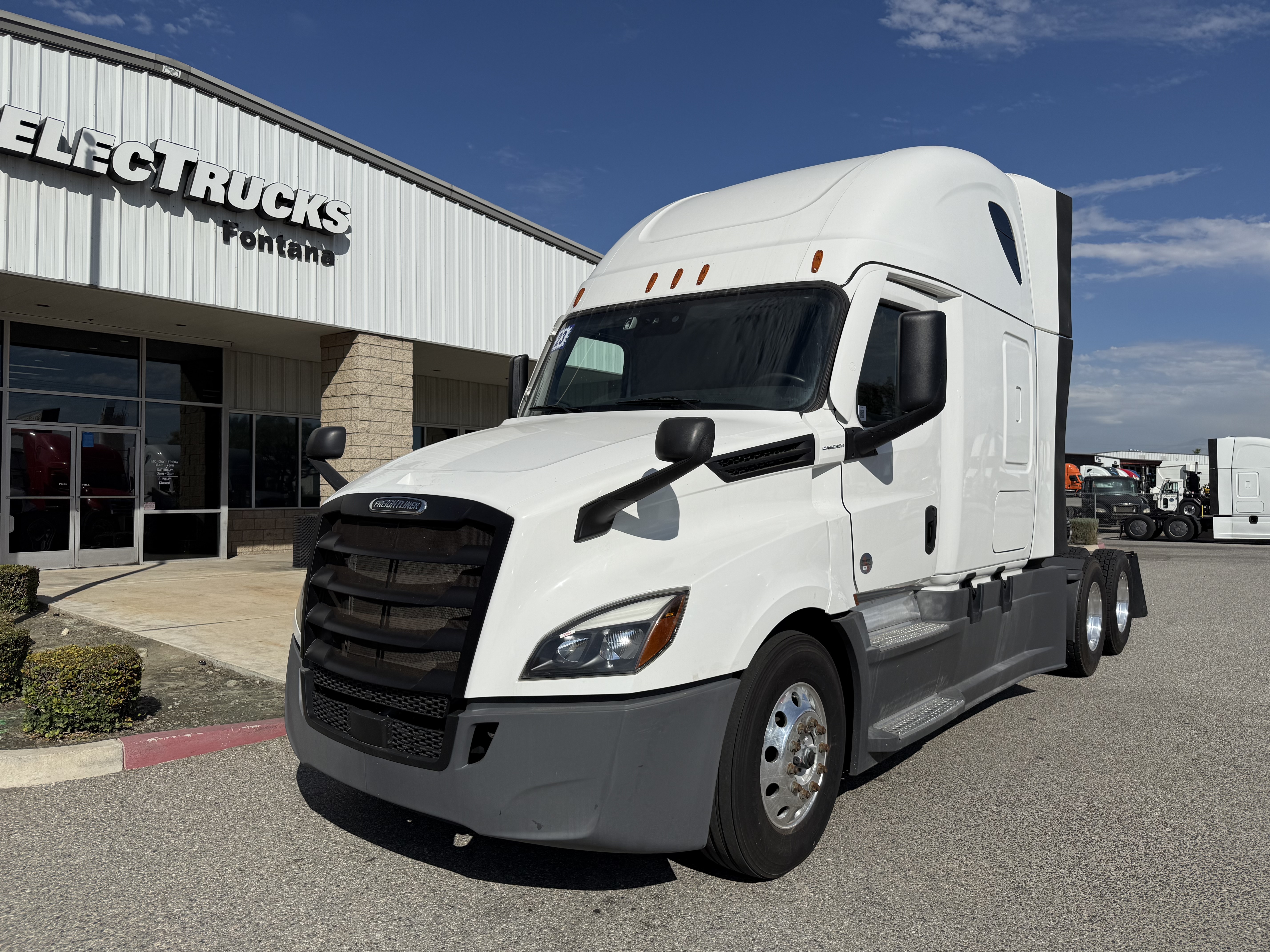 2023 FREIGHTLINER CASCADIA 126SLP - image 1