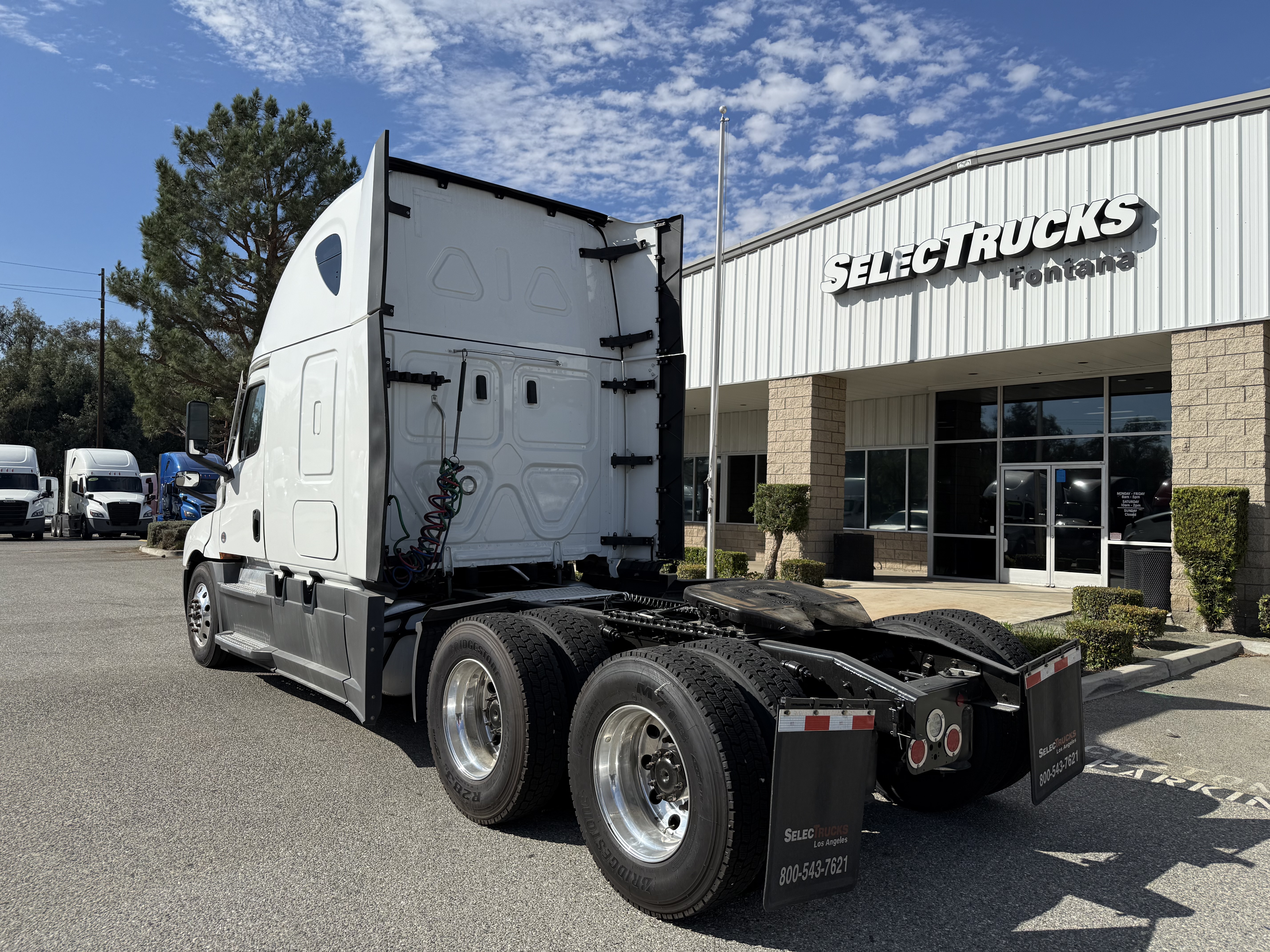 2023 FREIGHTLINER CASCADIA 126SLP - image 4