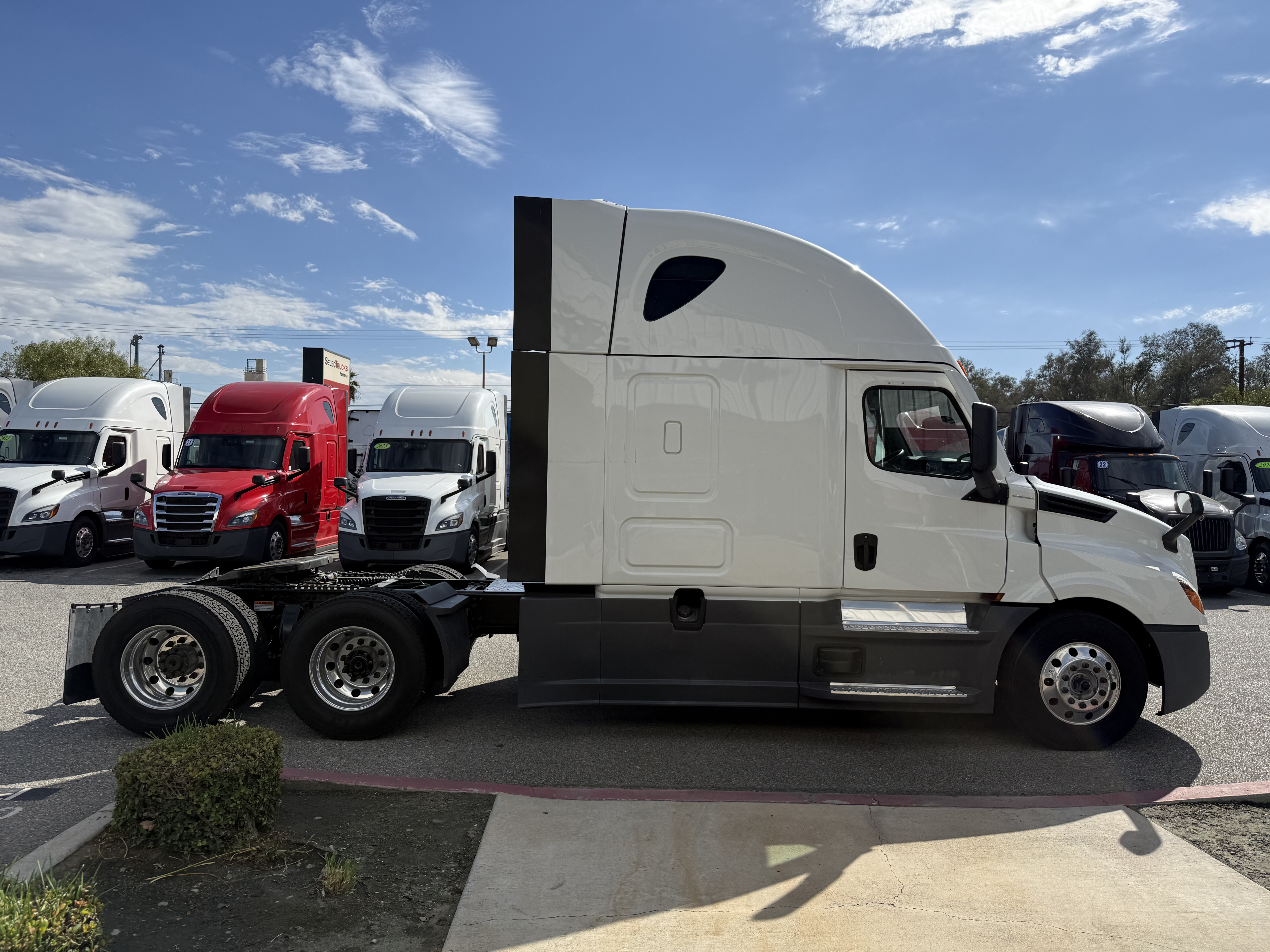 2023 FREIGHTLINER CASCADIA 126SLP - image 7