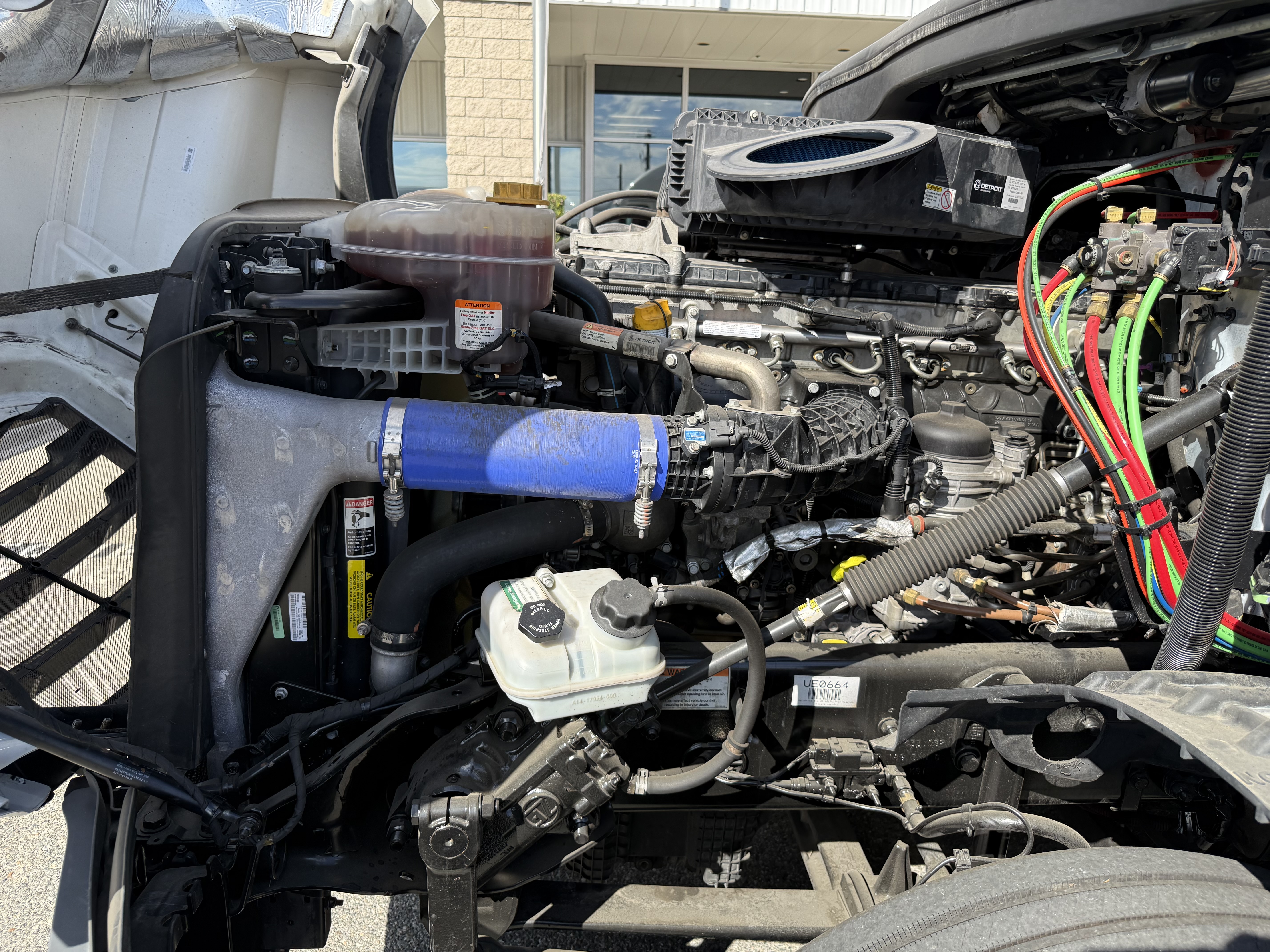 2023 FREIGHTLINER CASCADIA 126SLP - image 10