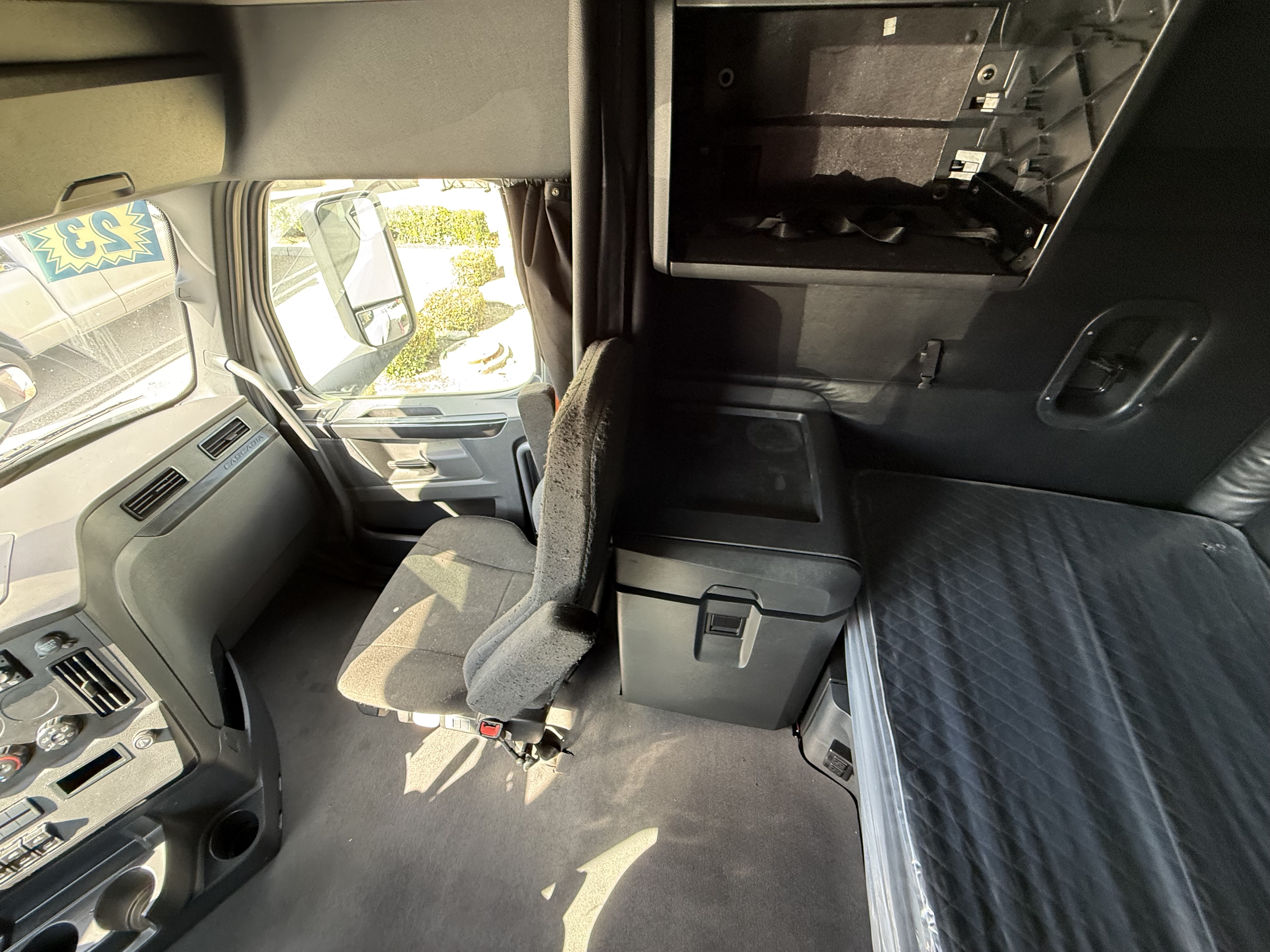 2023 FREIGHTLINER CASCADIA 126SLP - image 17