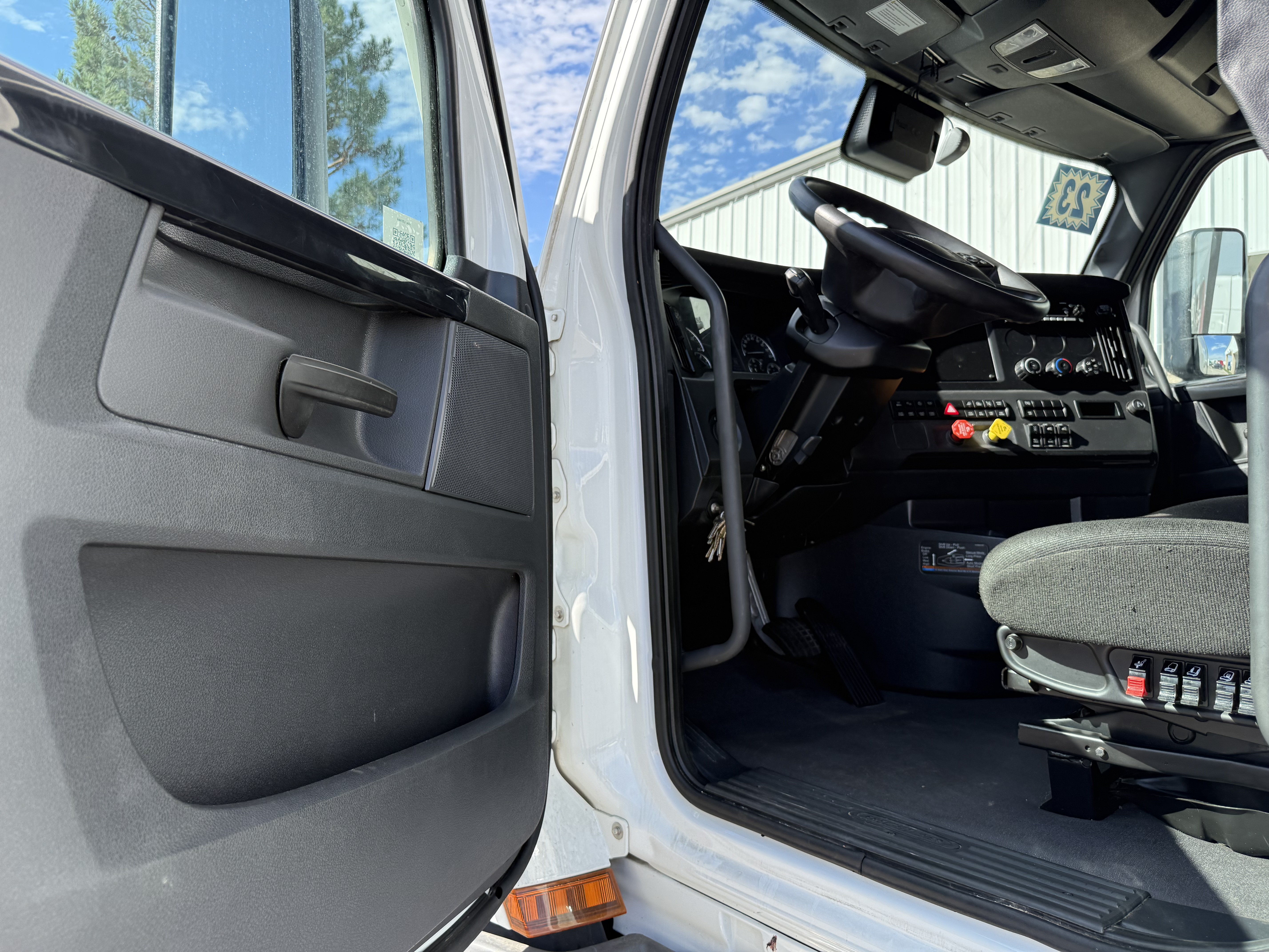 2023 FREIGHTLINER CASCADIA 126SLP - image 18