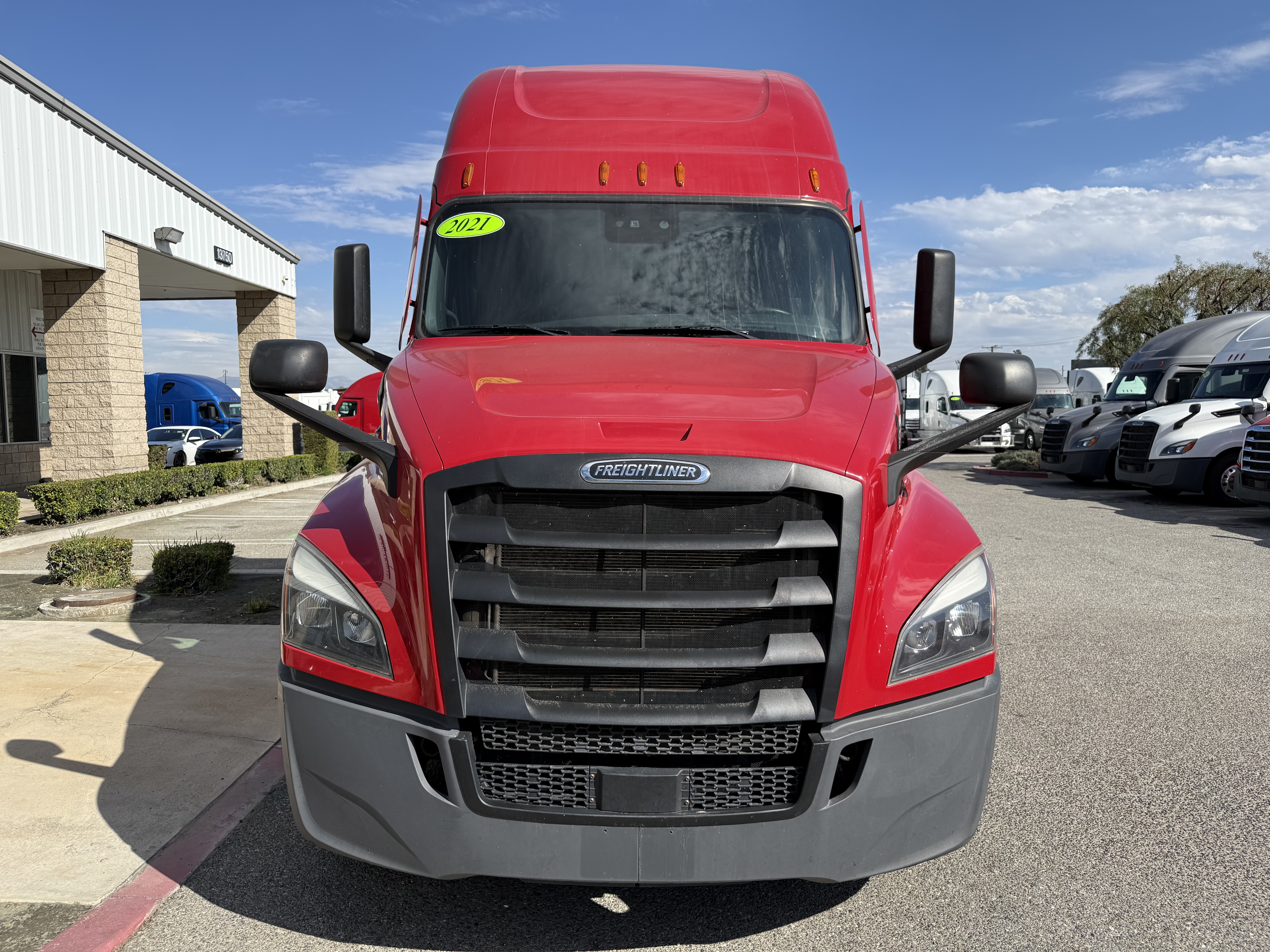 2021 FREIGHTLINER CASCADIA 126SLP - image 2