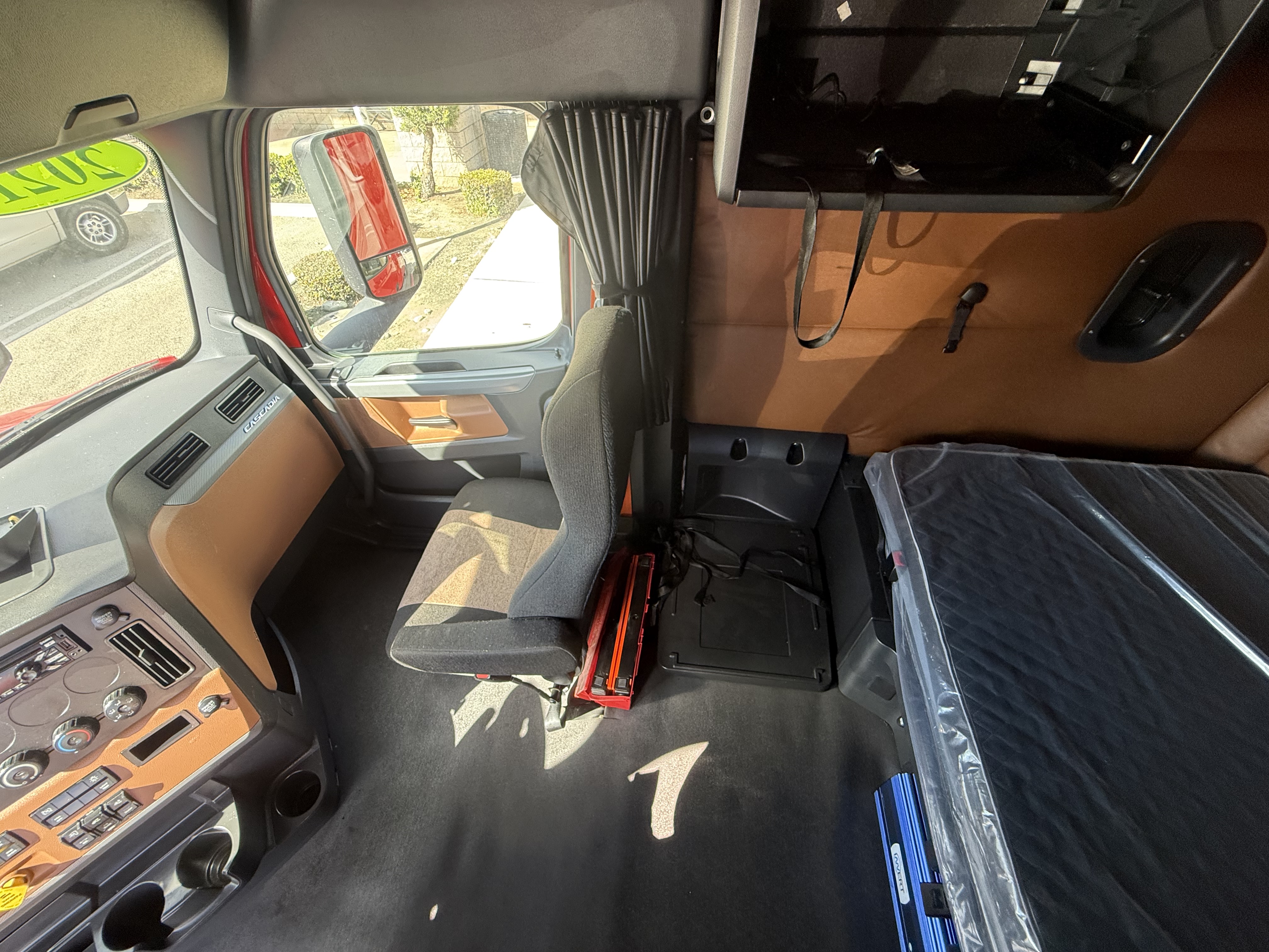 2021 FREIGHTLINER CASCADIA 126SLP - image 17