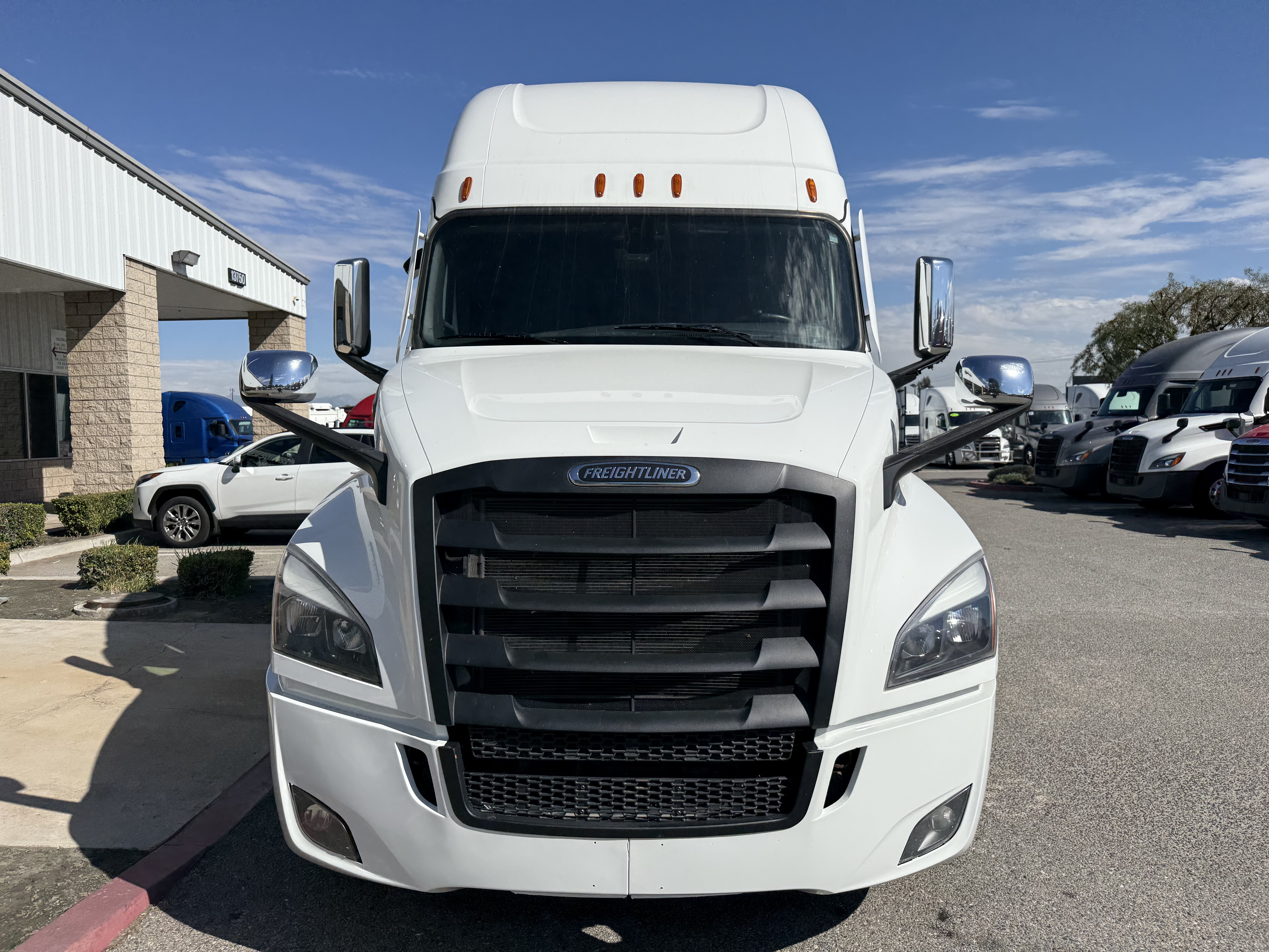 2023 FREIGHTLINER CASCADIA 126SLP - image 3