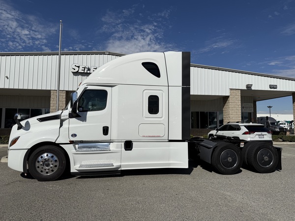 FREIGHTLINER CASCADIA 126SLP 2023