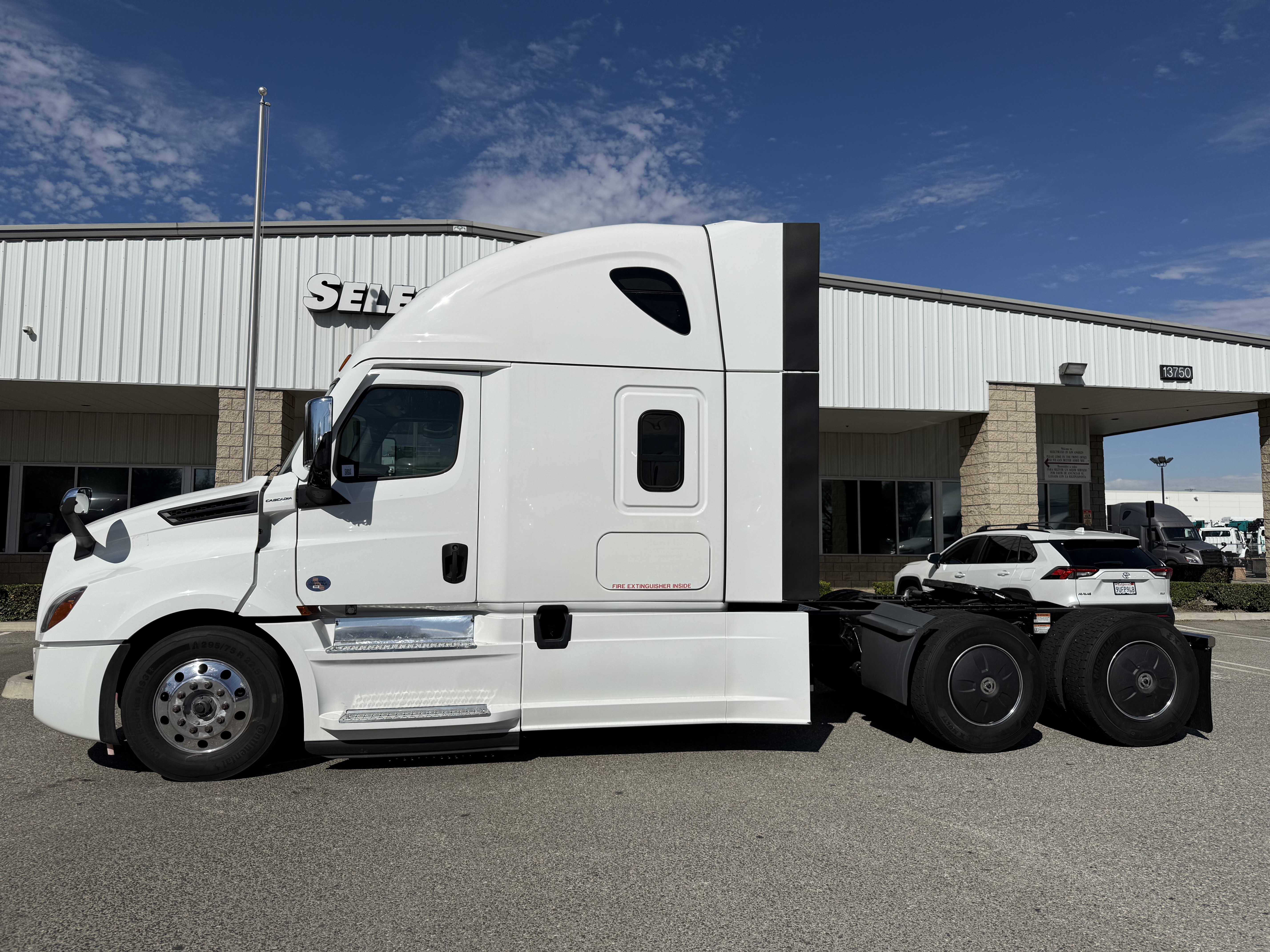 2023 FREIGHTLINER CASCADIA 126SLP - image 2