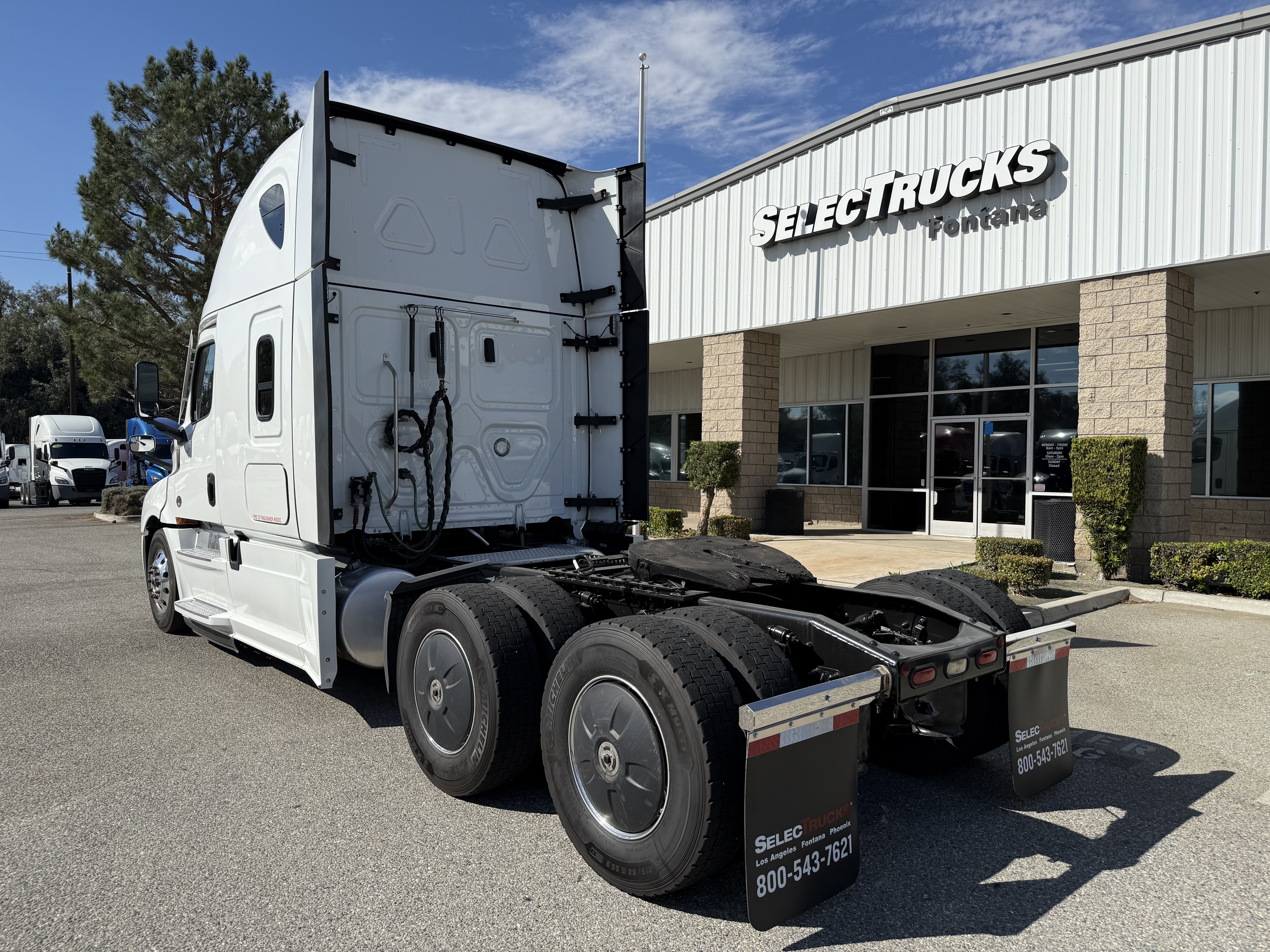 2023 FREIGHTLINER CASCADIA 126SLP - image 4