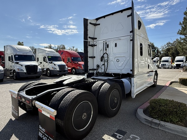 FREIGHTLINER CASCADIA 126SLP 2023