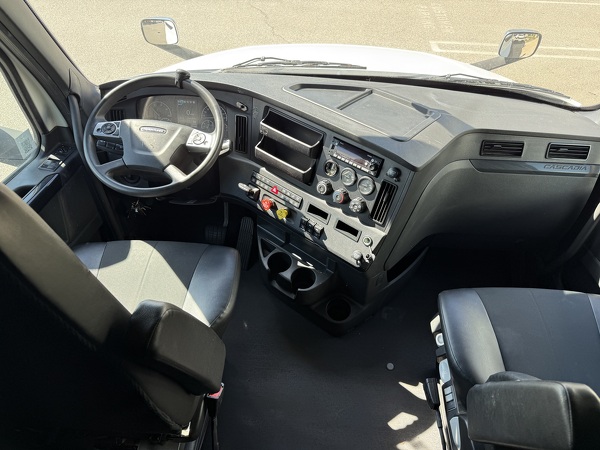 FREIGHTLINER CASCADIA 126SLP 2023