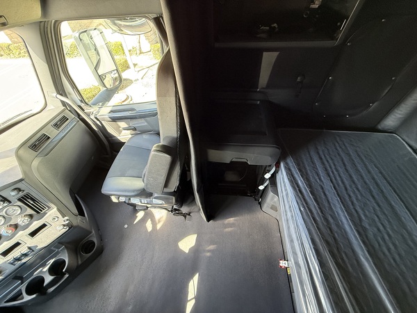 FREIGHTLINER CASCADIA 126SLP 2023