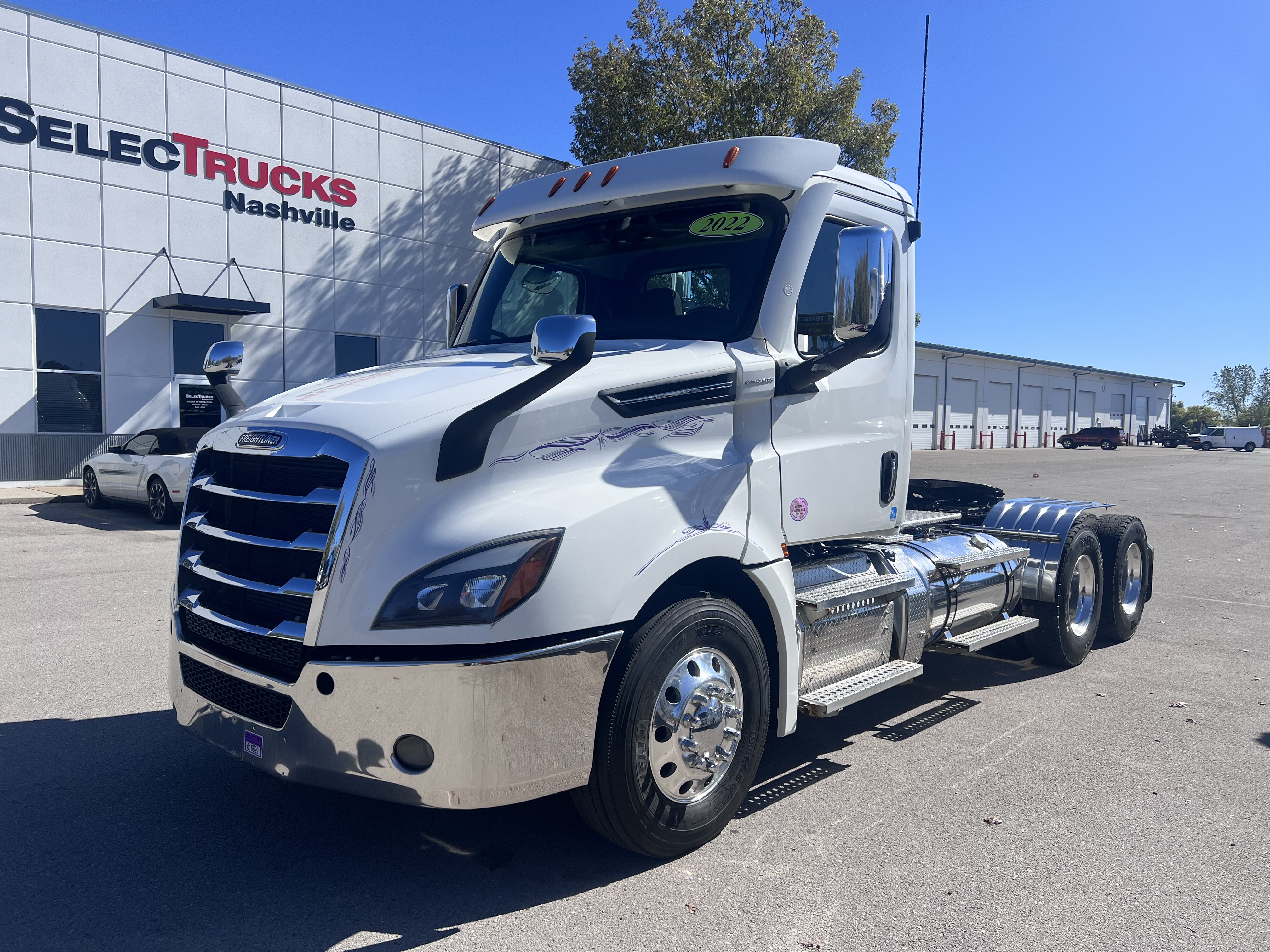 2022 FREIGHTLINER CASCADIA 126DC - image 1