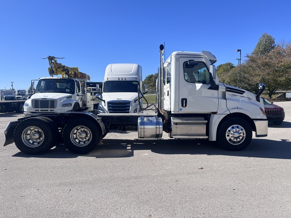 FREIGHTLINER CASCADIA 126DC 2022
