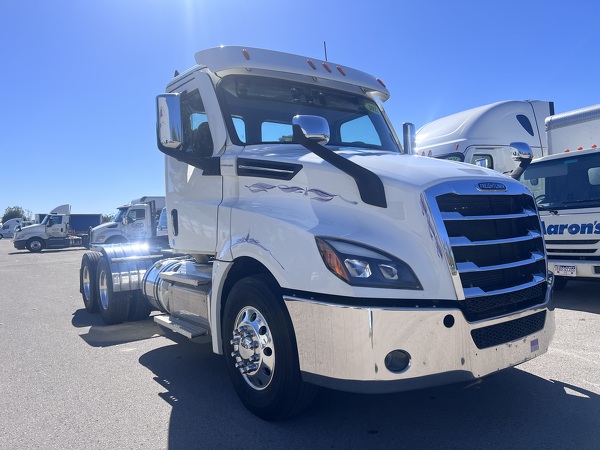 FREIGHTLINER CASCADIA 126DC 2022
