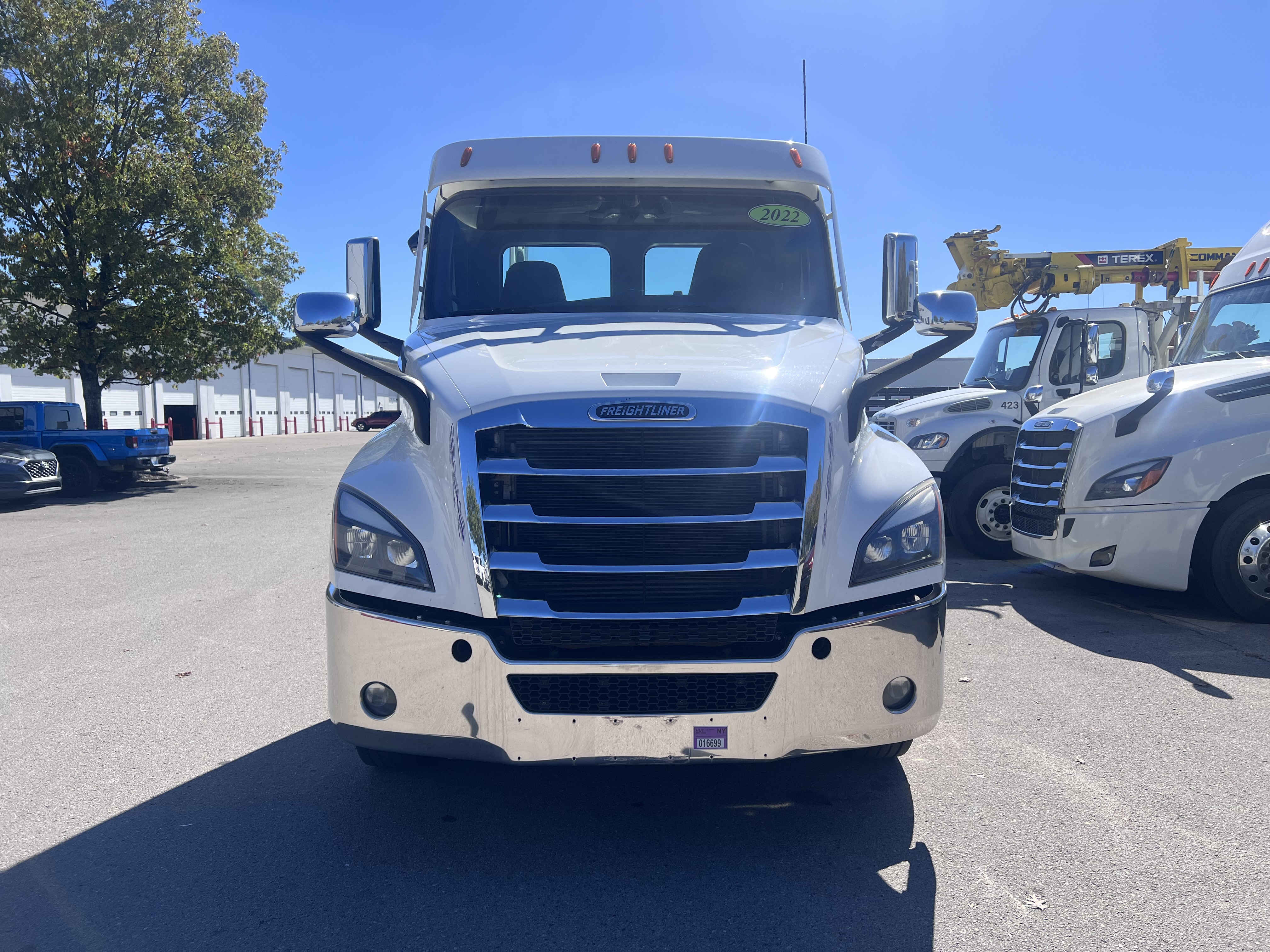 2022 FREIGHTLINER CASCADIA 126DC - image 11