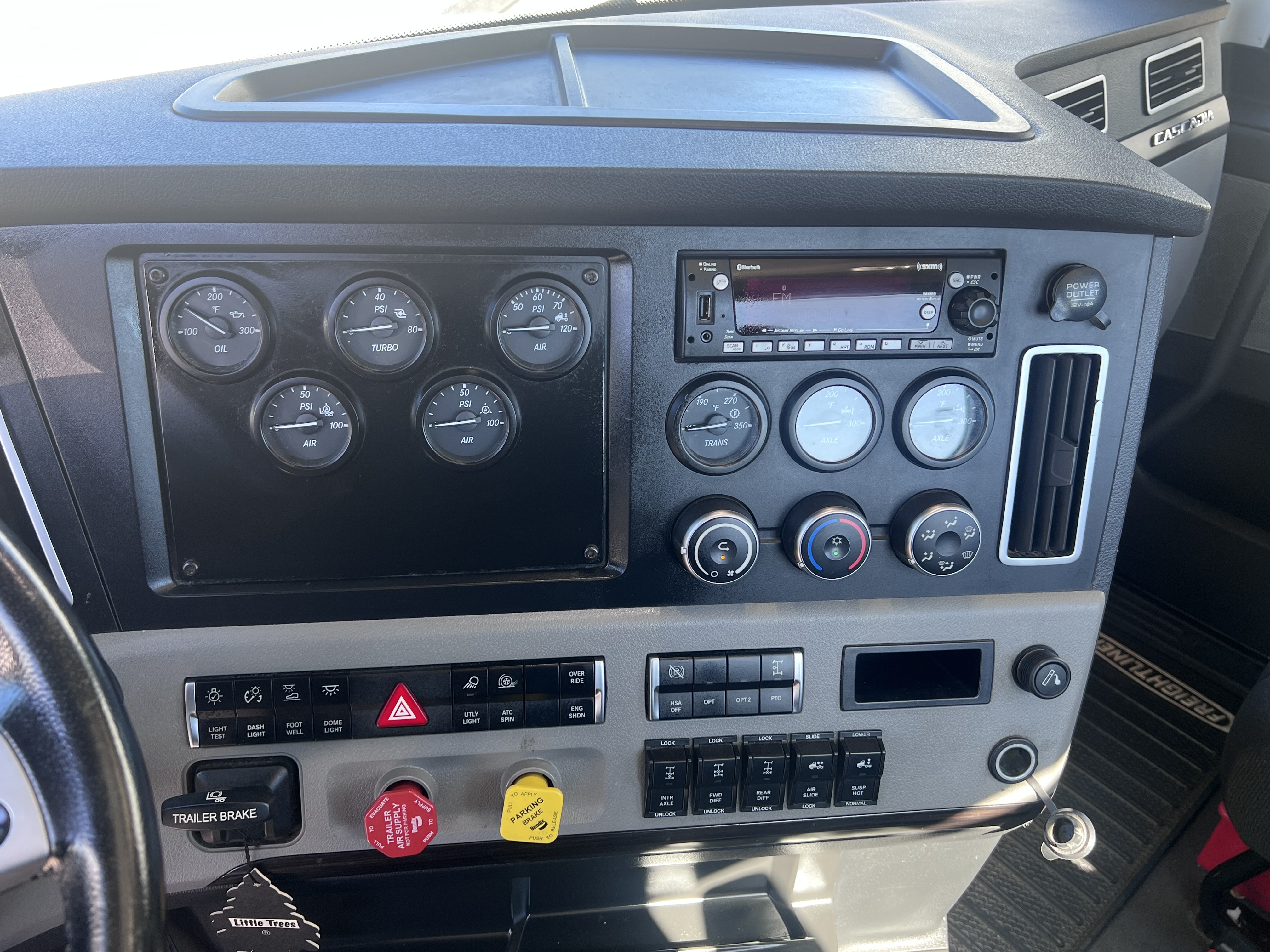 2022 FREIGHTLINER CASCADIA 126DC - image 22