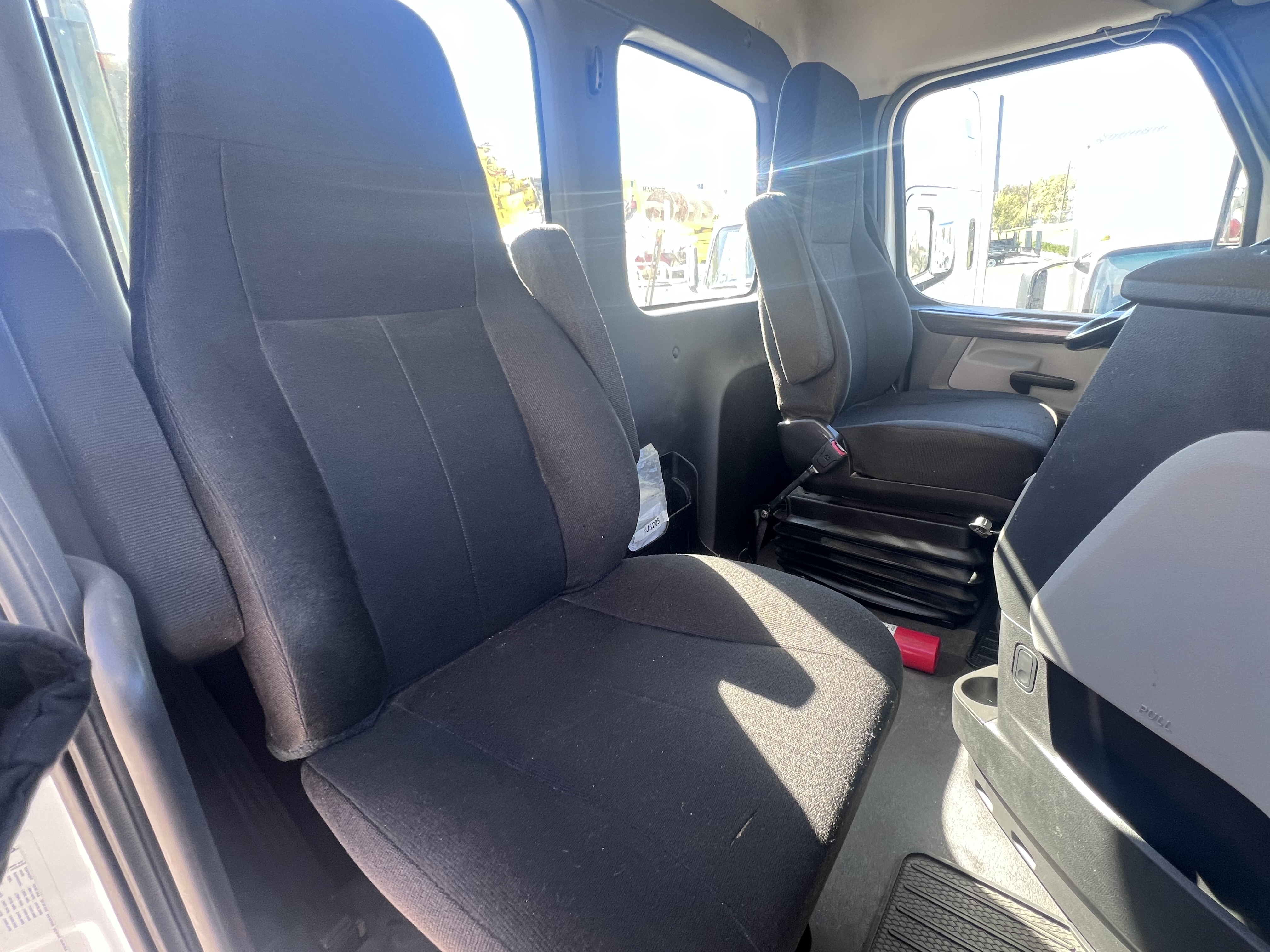 2022 FREIGHTLINER CASCADIA 126DC - image 25