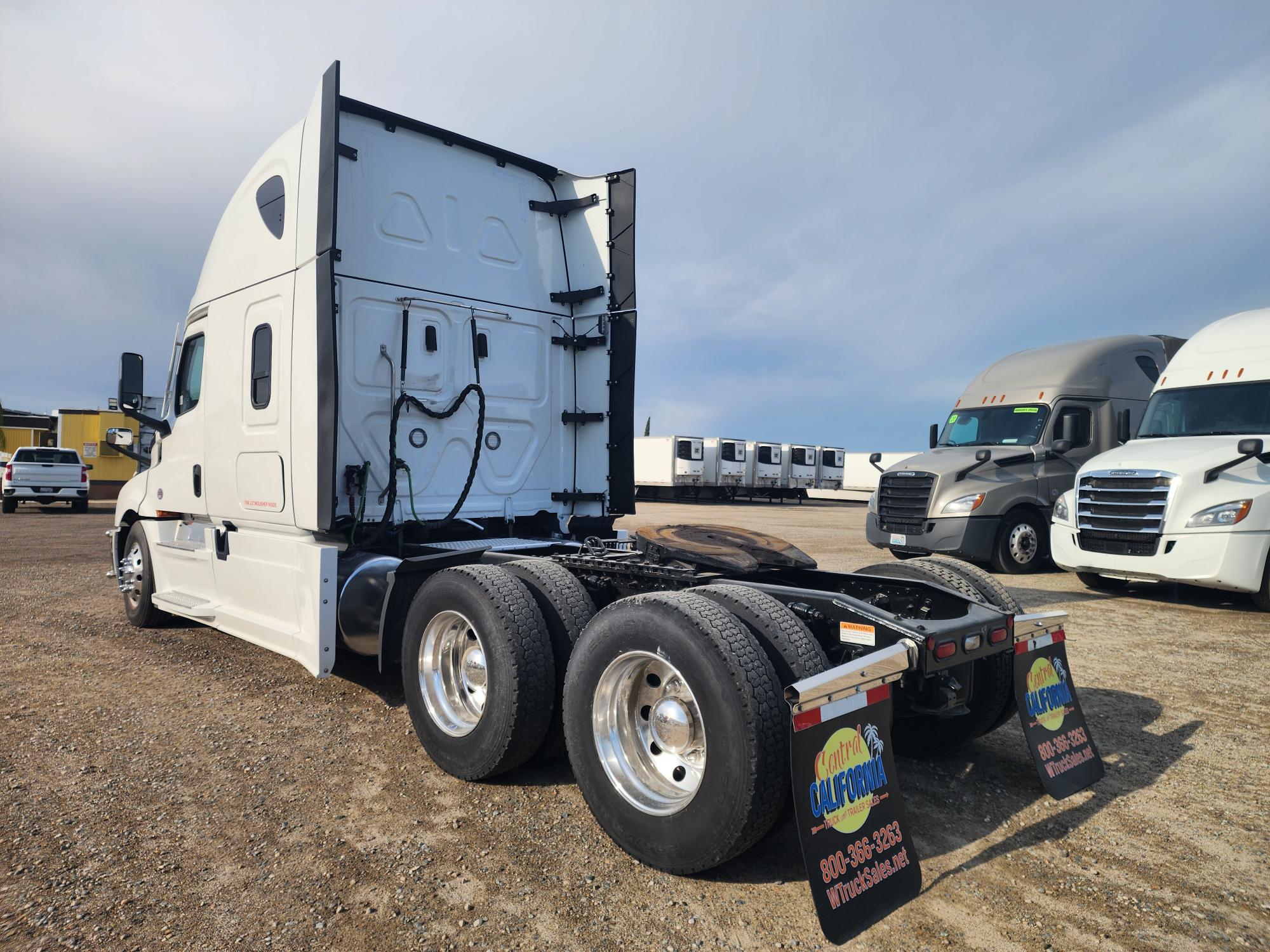 2023 FREIGHTLINER CASCADIA 126SLP - image 4