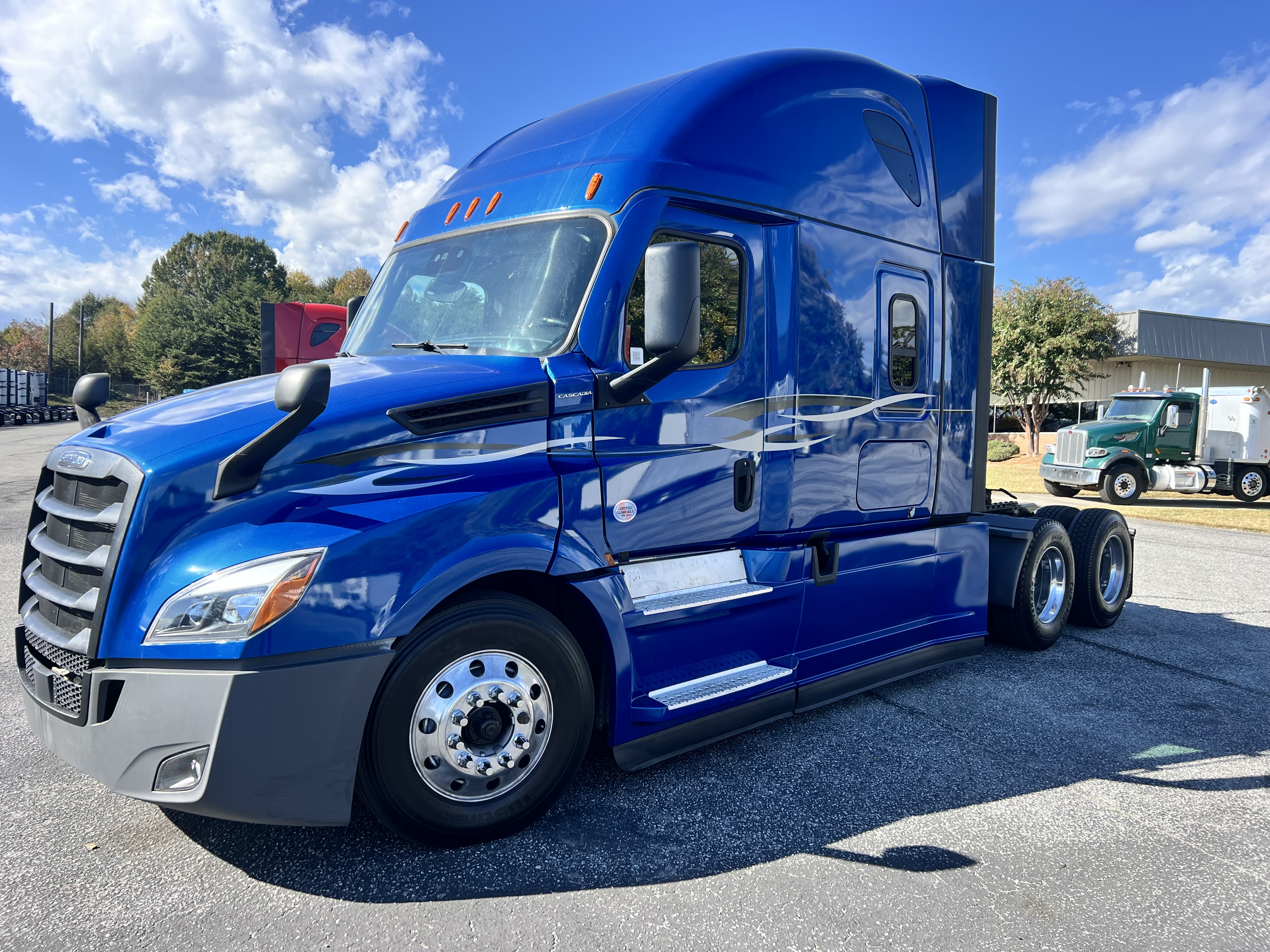 2021 FREIGHTLINER CASCADIA 126SLP - image 1