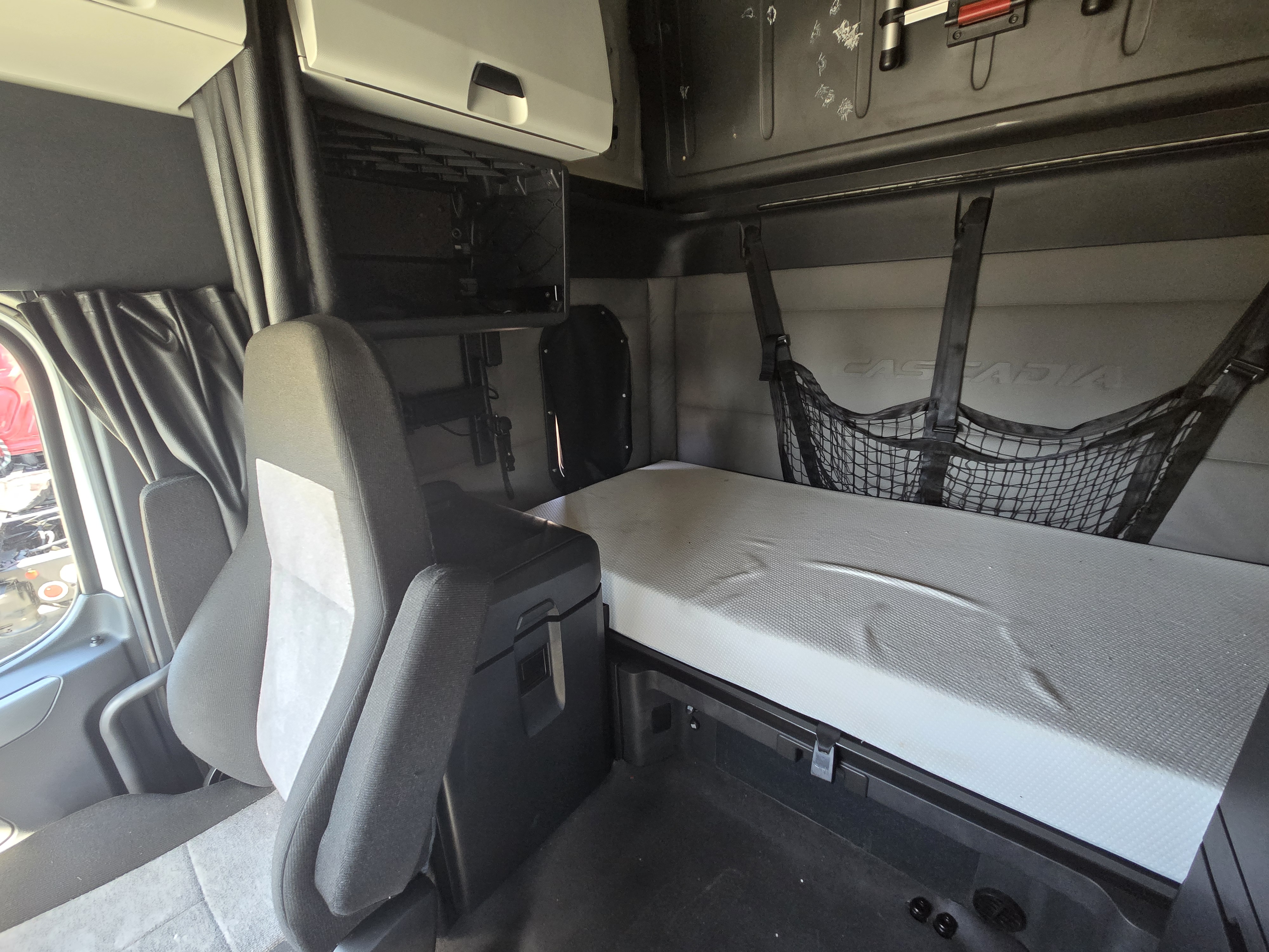 2020 FREIGHTLINER CASCADIA 126SLP - image 23