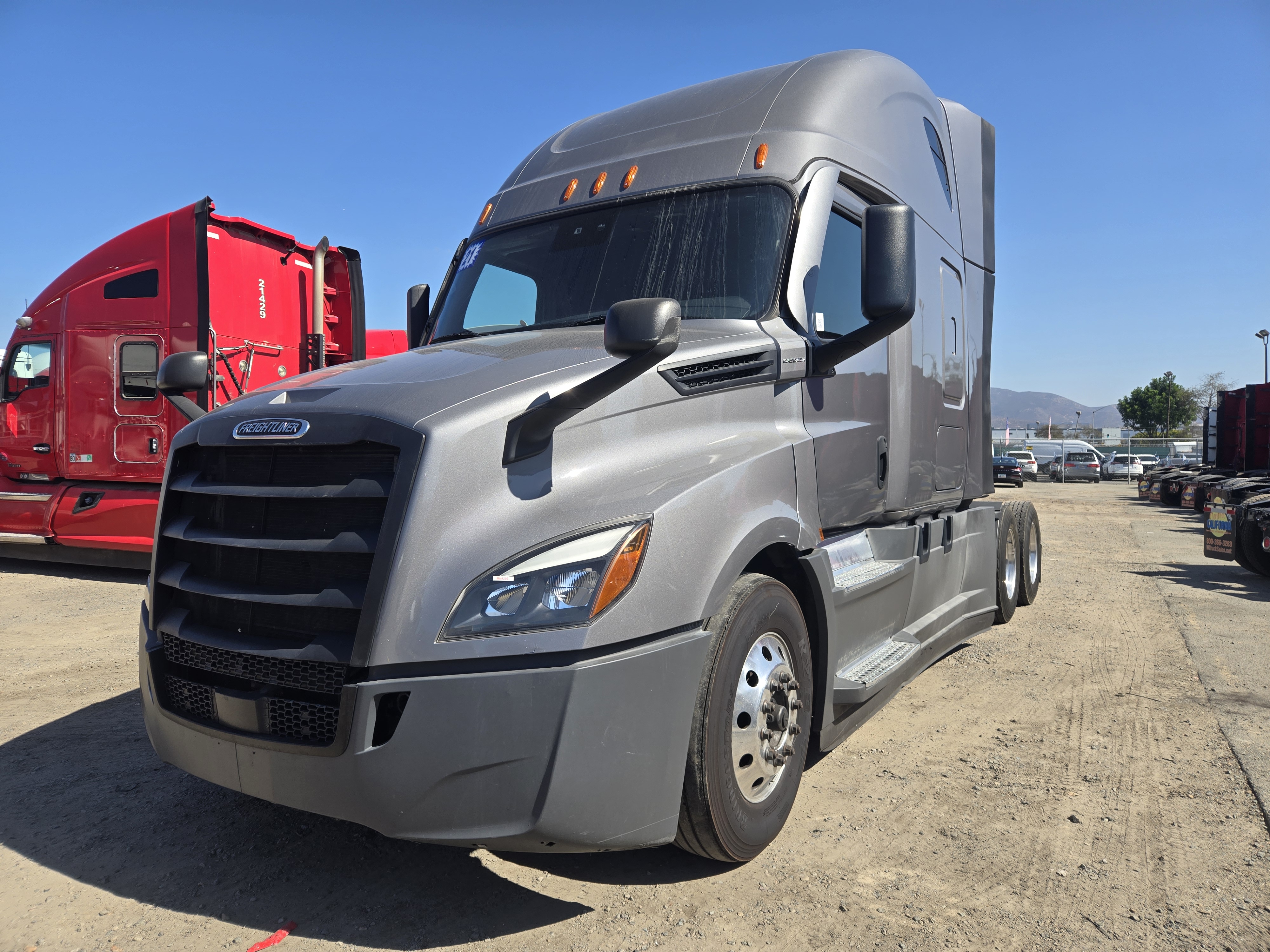 2021 FREIGHTLINER CASCADIA 126SLP - image 1