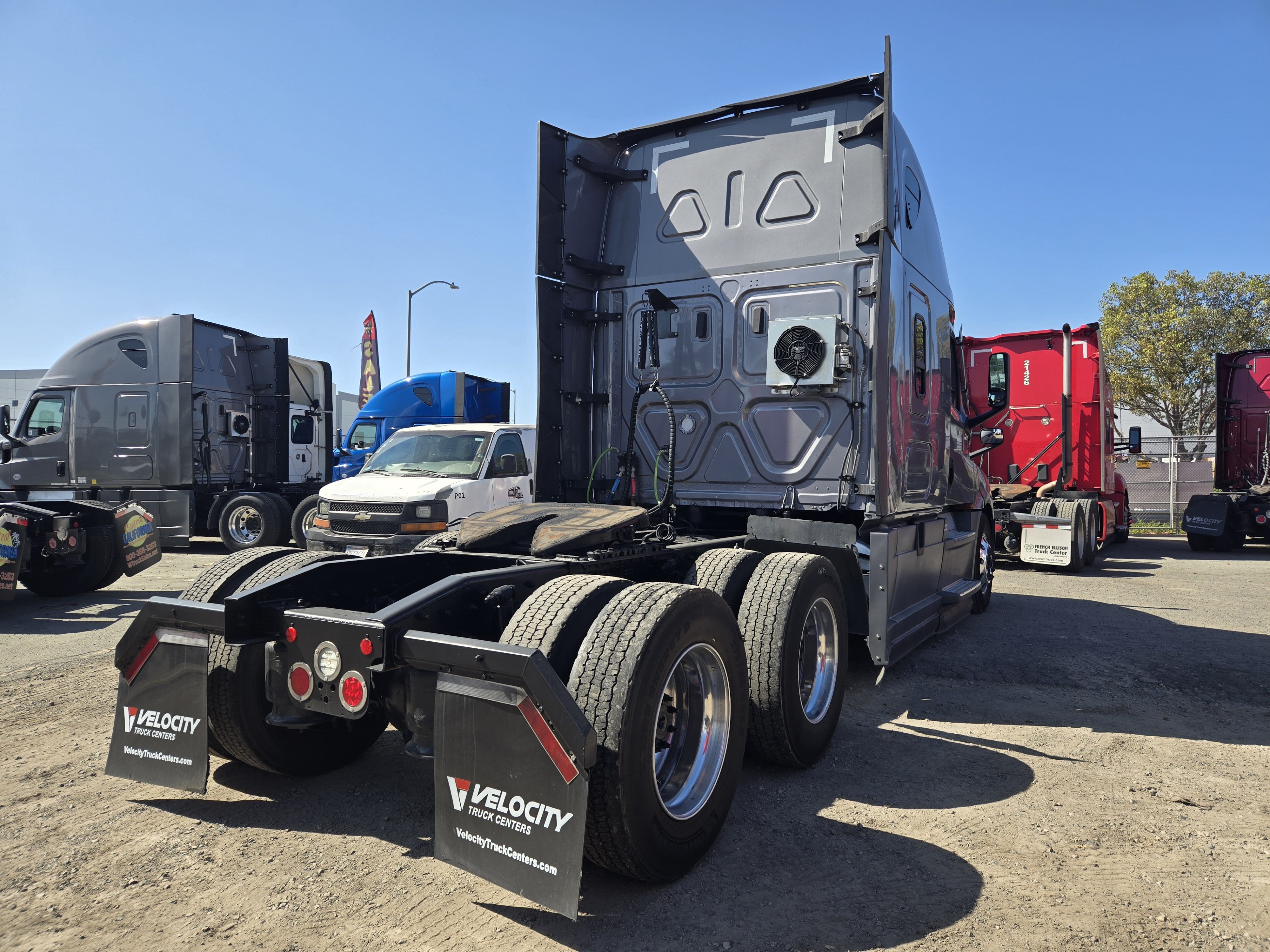 2021 FREIGHTLINER CASCADIA 126SLP - image 4