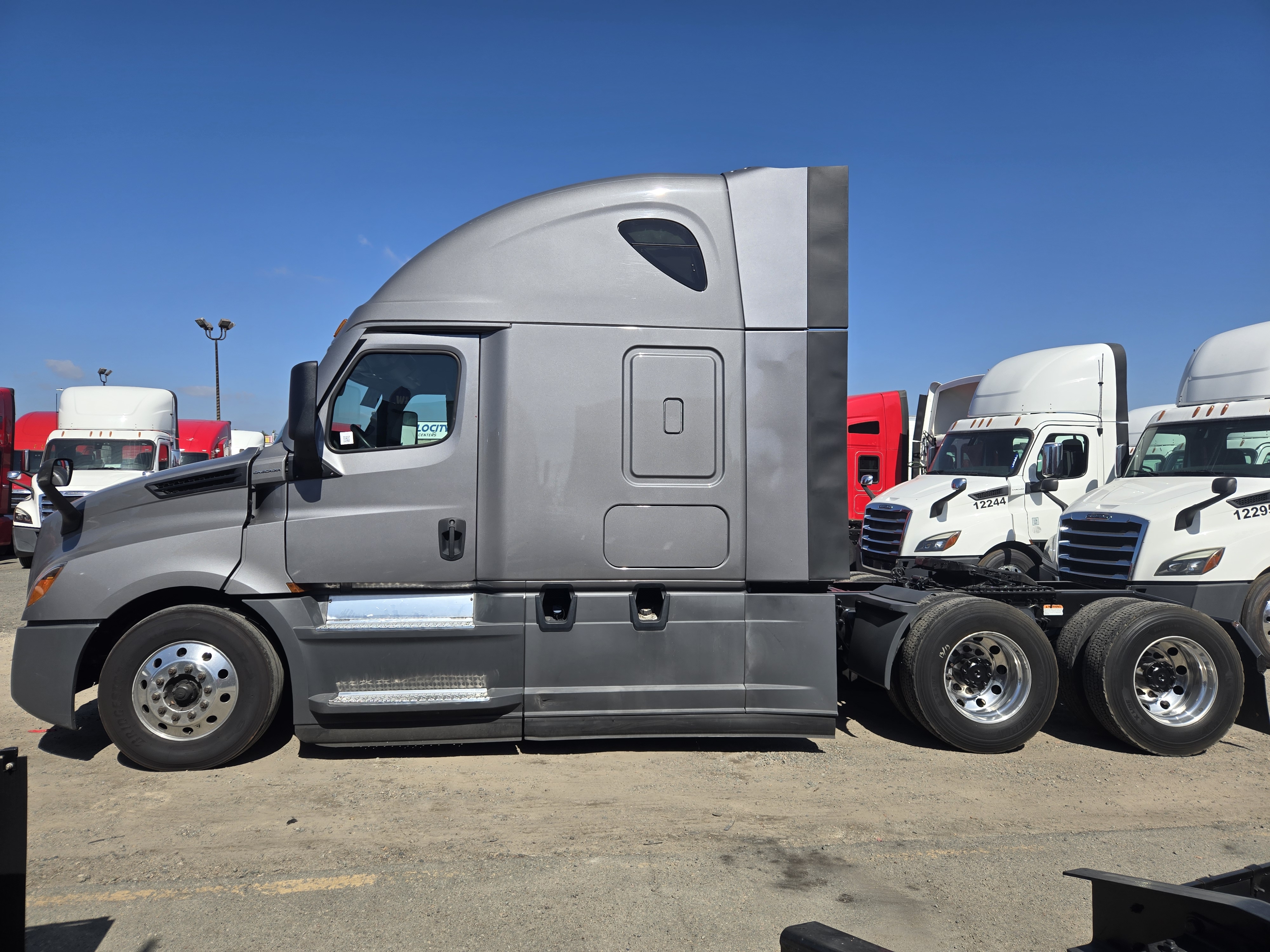 2021 FREIGHTLINER CASCADIA 126SLP - image 8