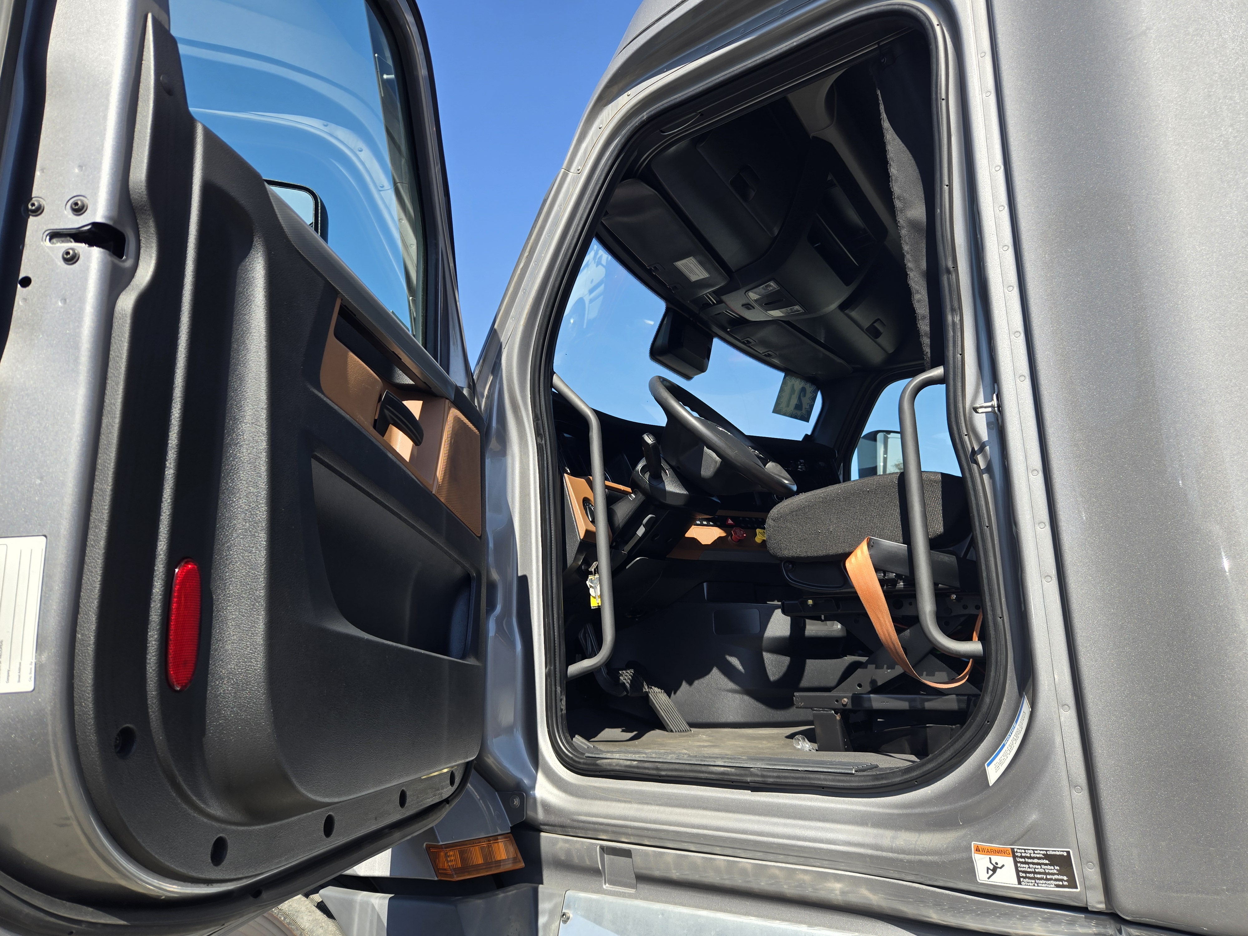 2021 FREIGHTLINER CASCADIA 126SLP - image 14