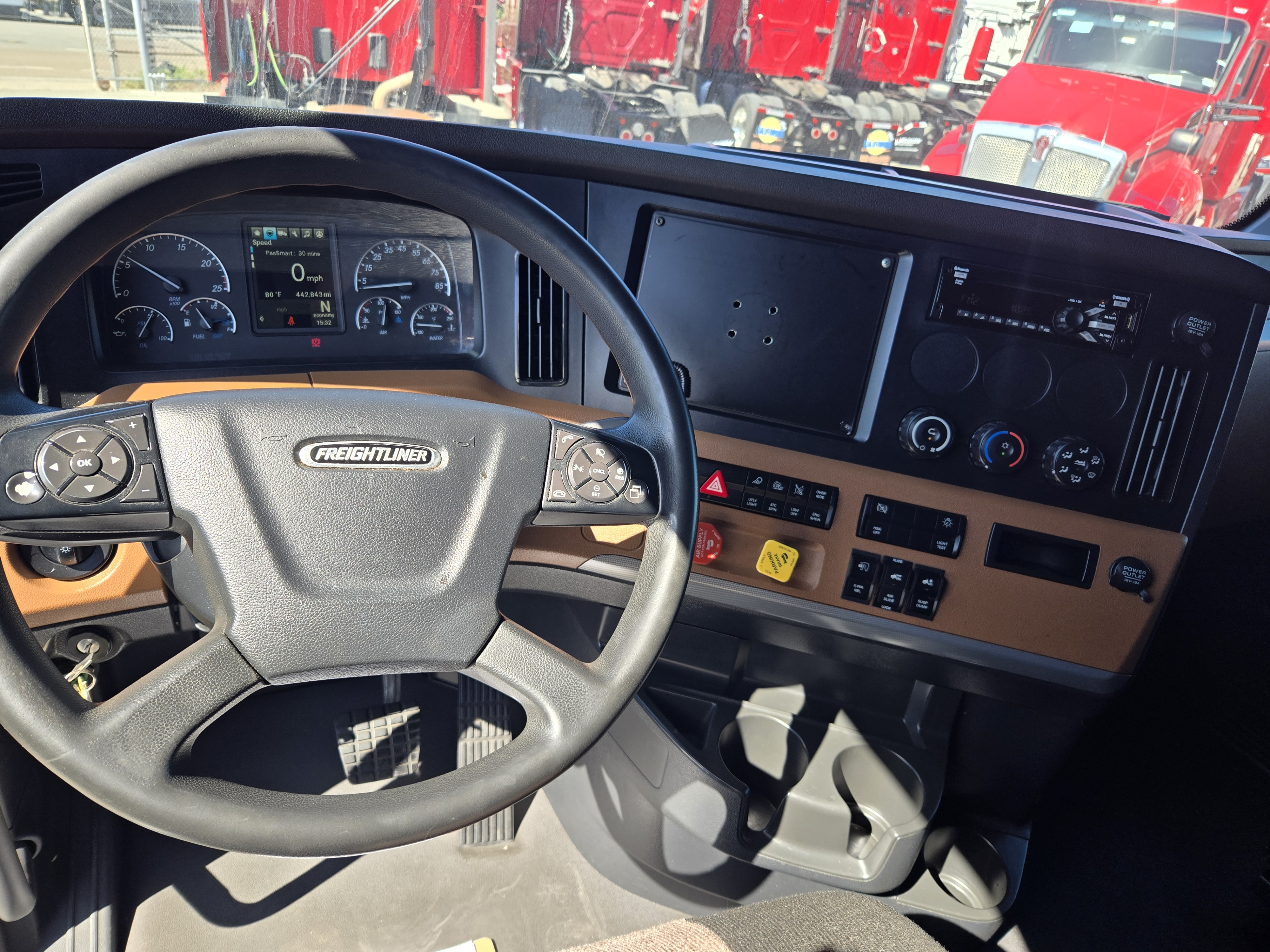 2021 FREIGHTLINER CASCADIA 126SLP - image 17