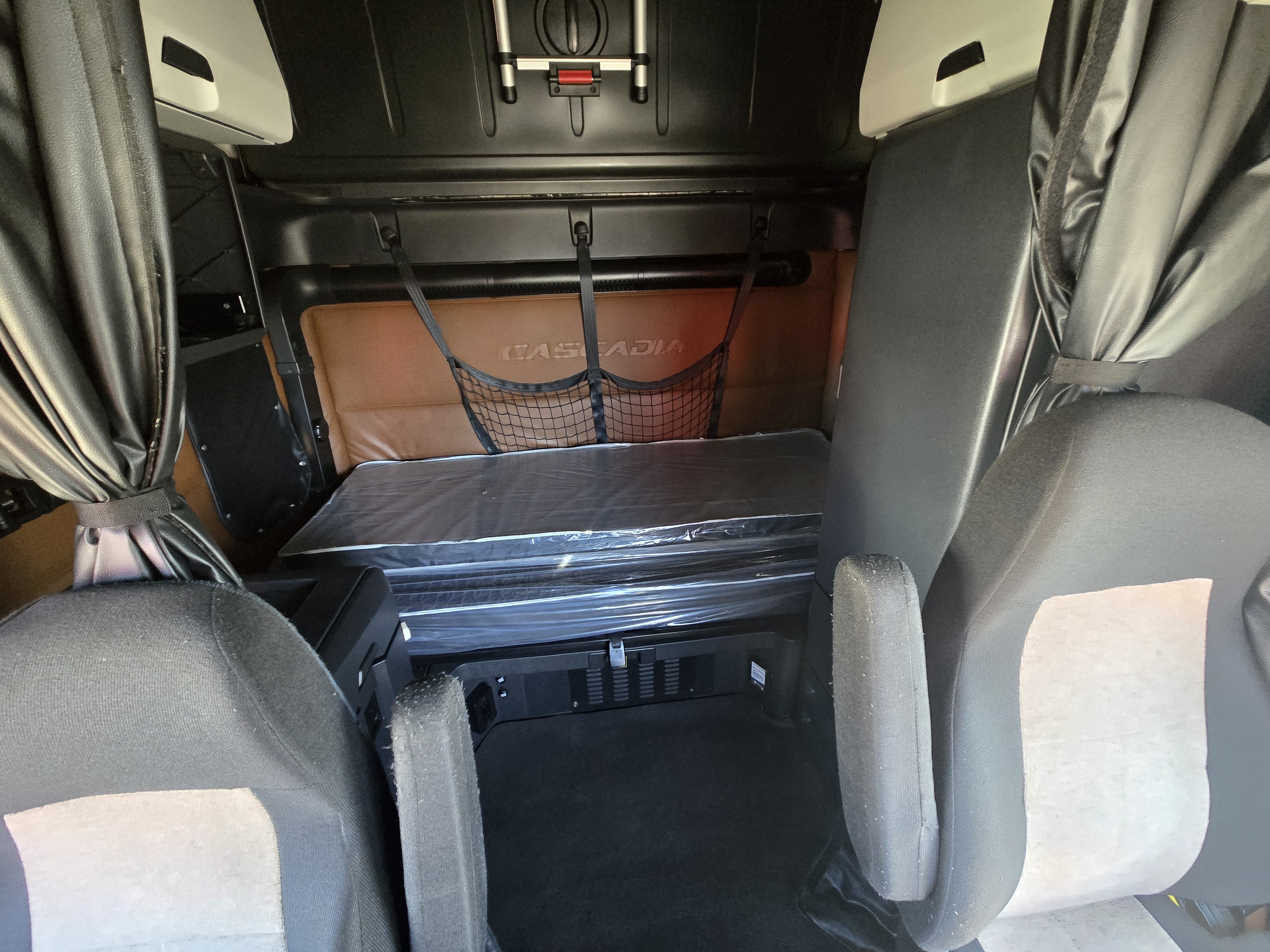 2021 FREIGHTLINER CASCADIA 126SLP - image 19