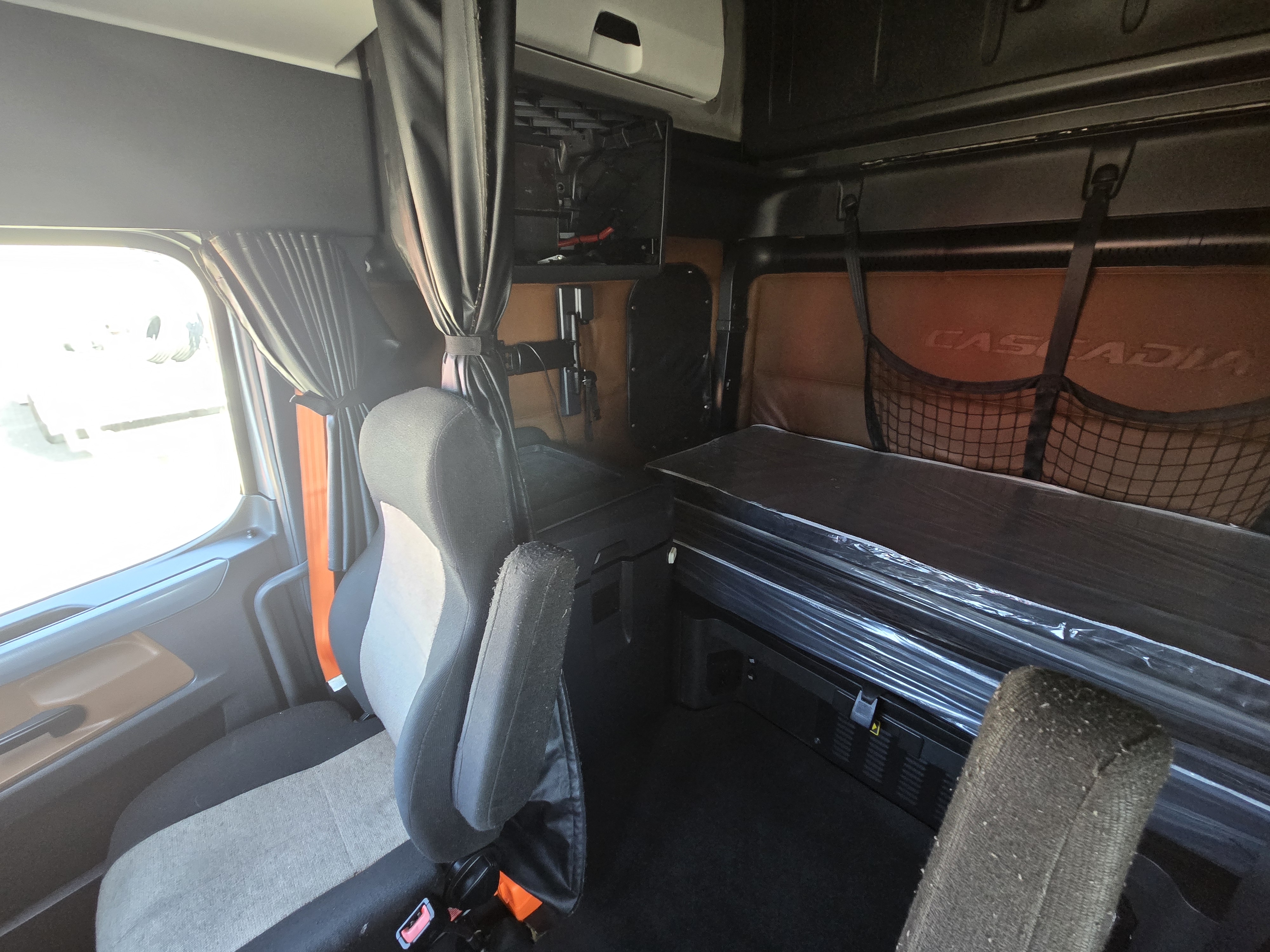 2021 FREIGHTLINER CASCADIA 126SLP - image 20