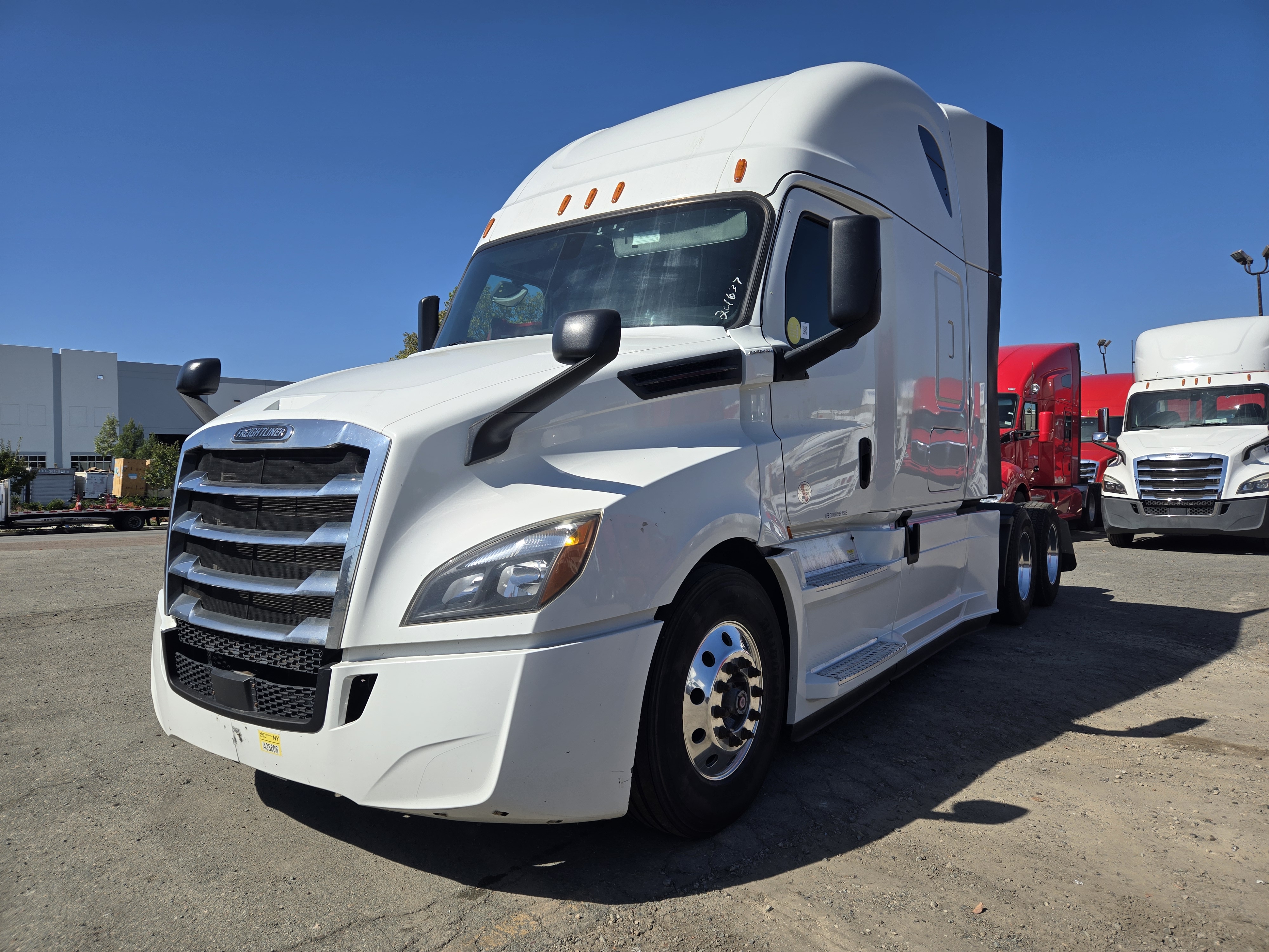 2020 FREIGHTLINER CASCADIA 126SLP - image 1