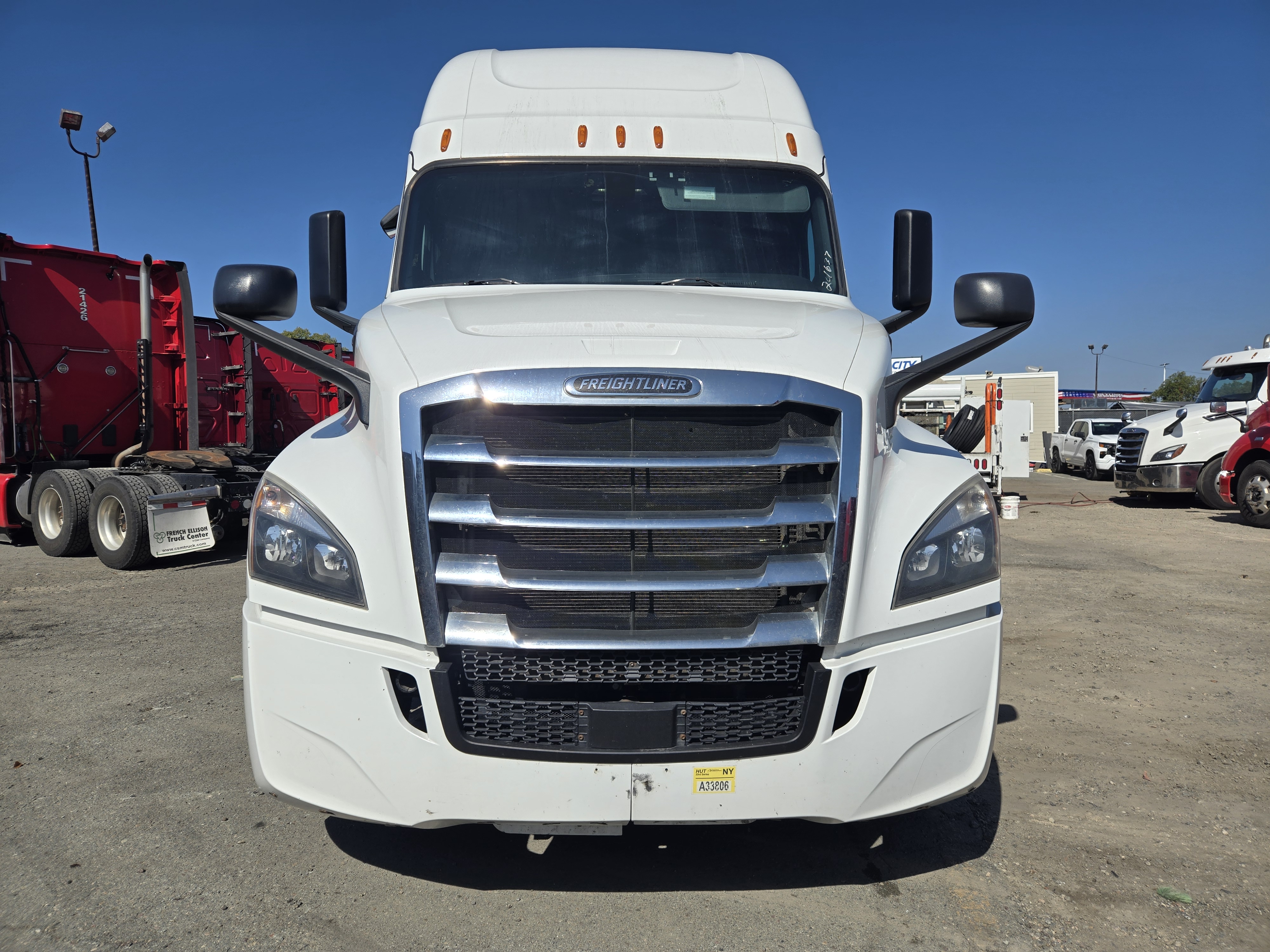 2020 FREIGHTLINER CASCADIA 126SLP - image 2