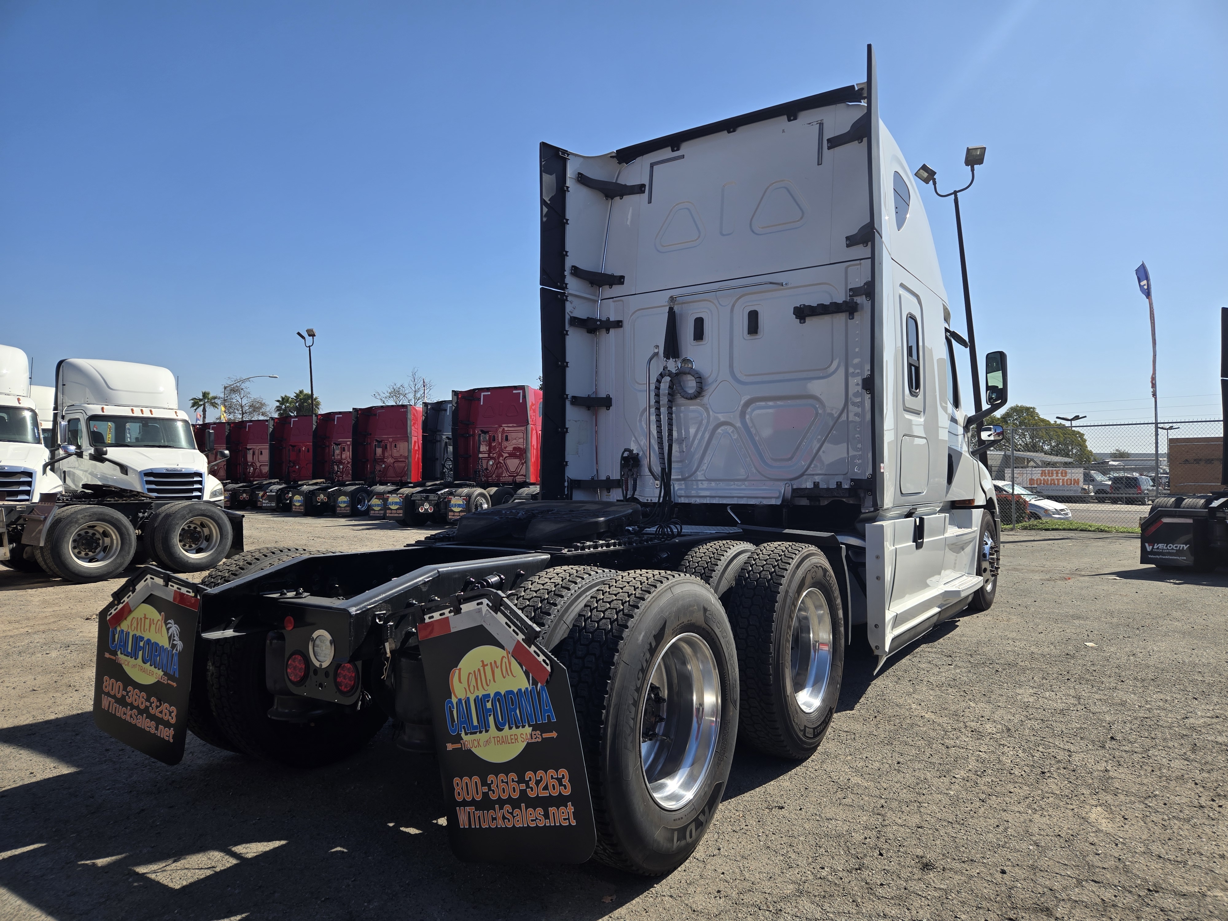 2020 FREIGHTLINER CASCADIA 126SLP - image 4