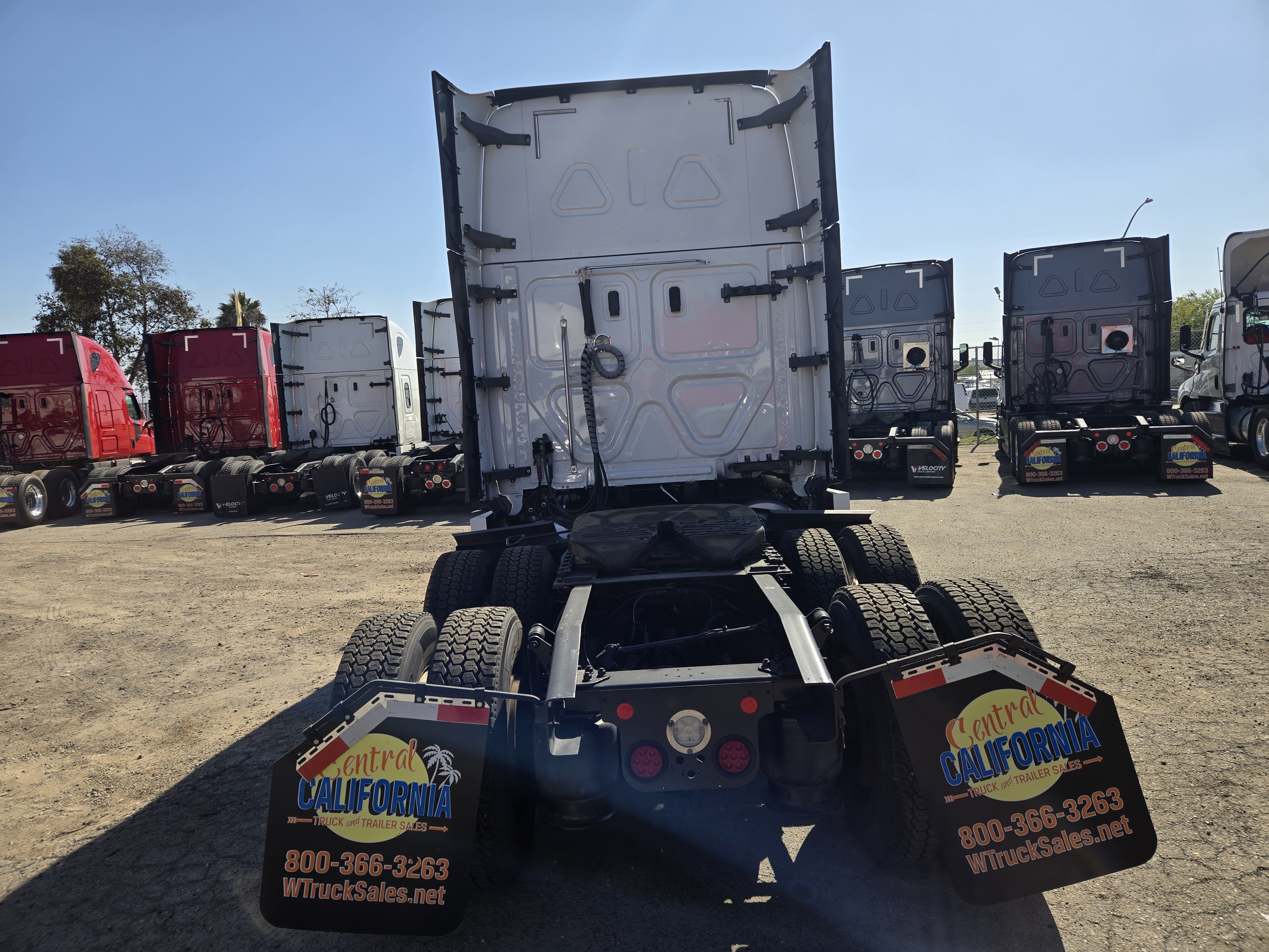 2020 FREIGHTLINER CASCADIA 126SLP - image 5