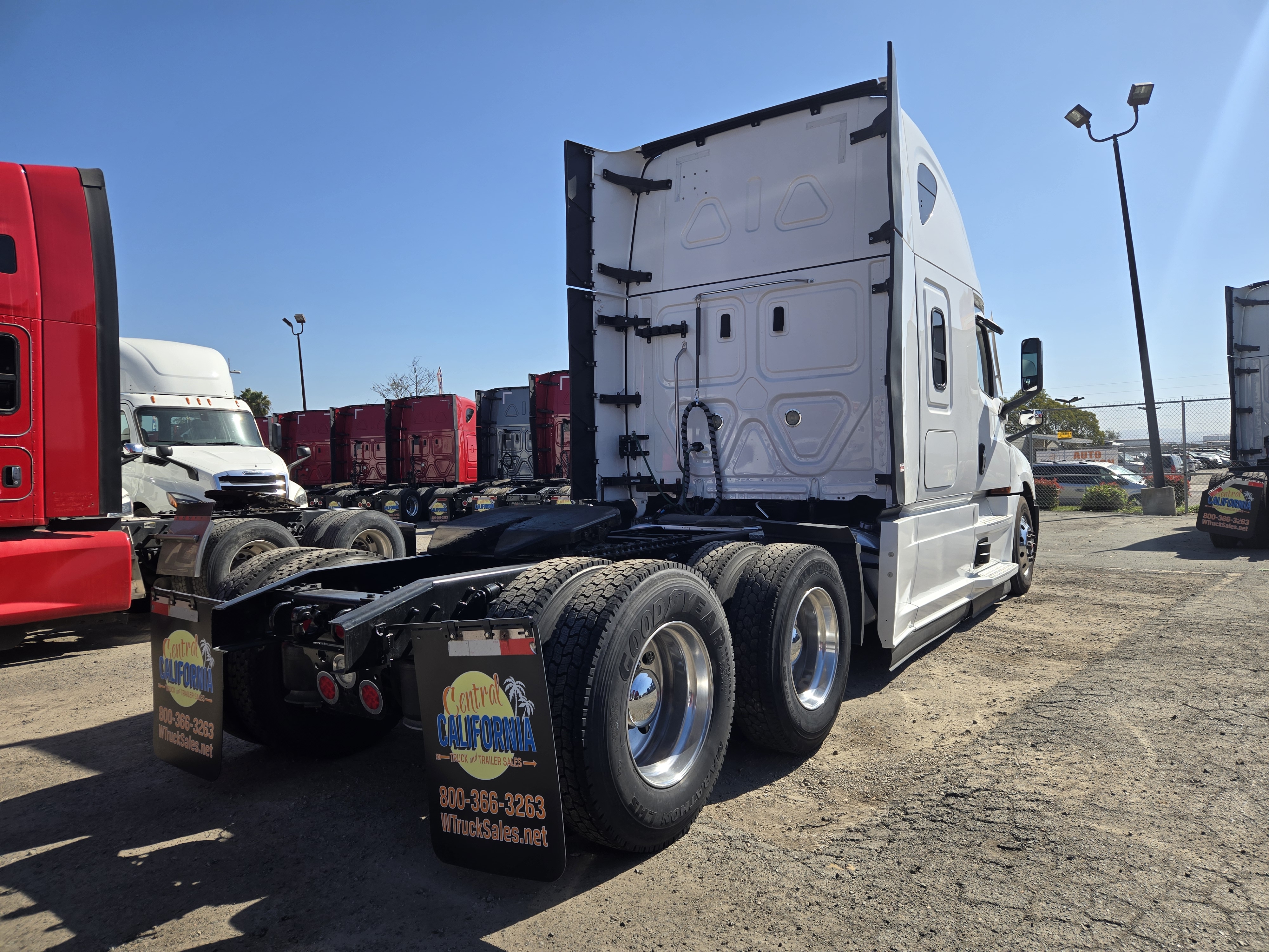 2020 FREIGHTLINER CASCADIA 126SLP - image 6