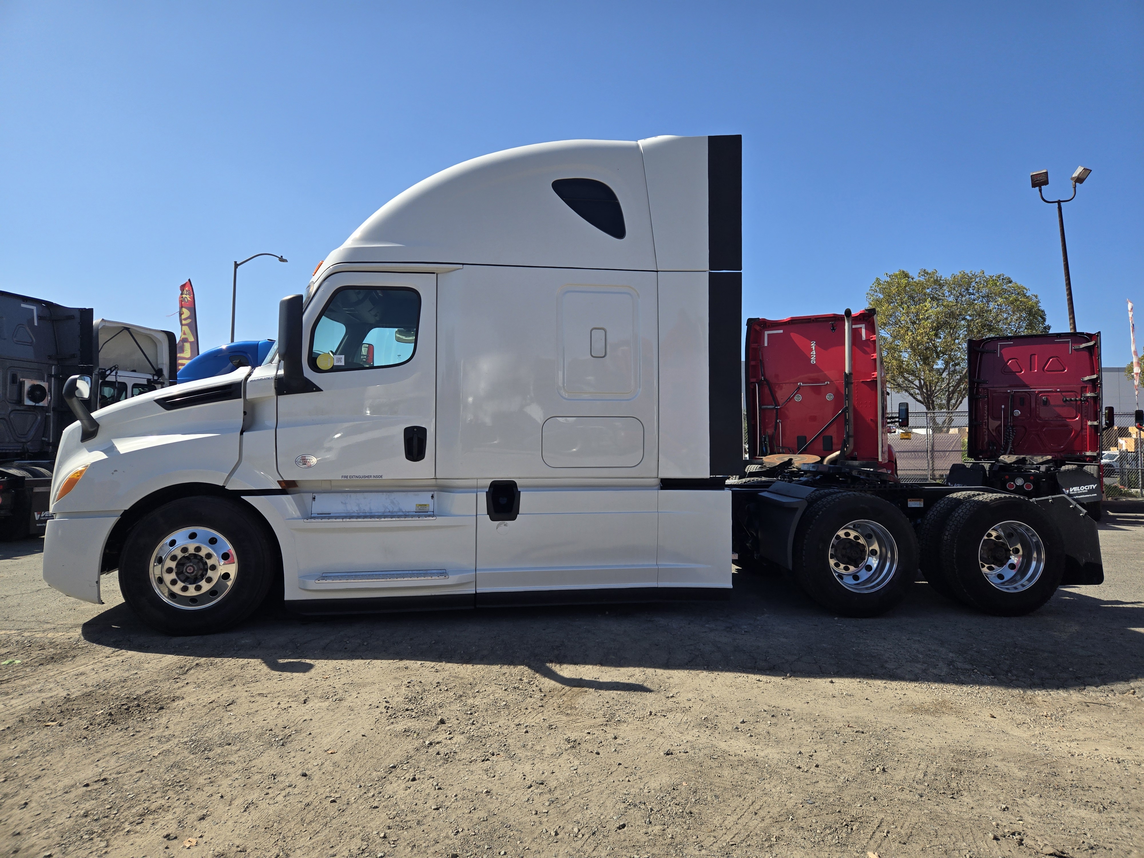 2020 FREIGHTLINER CASCADIA 126SLP - image 7