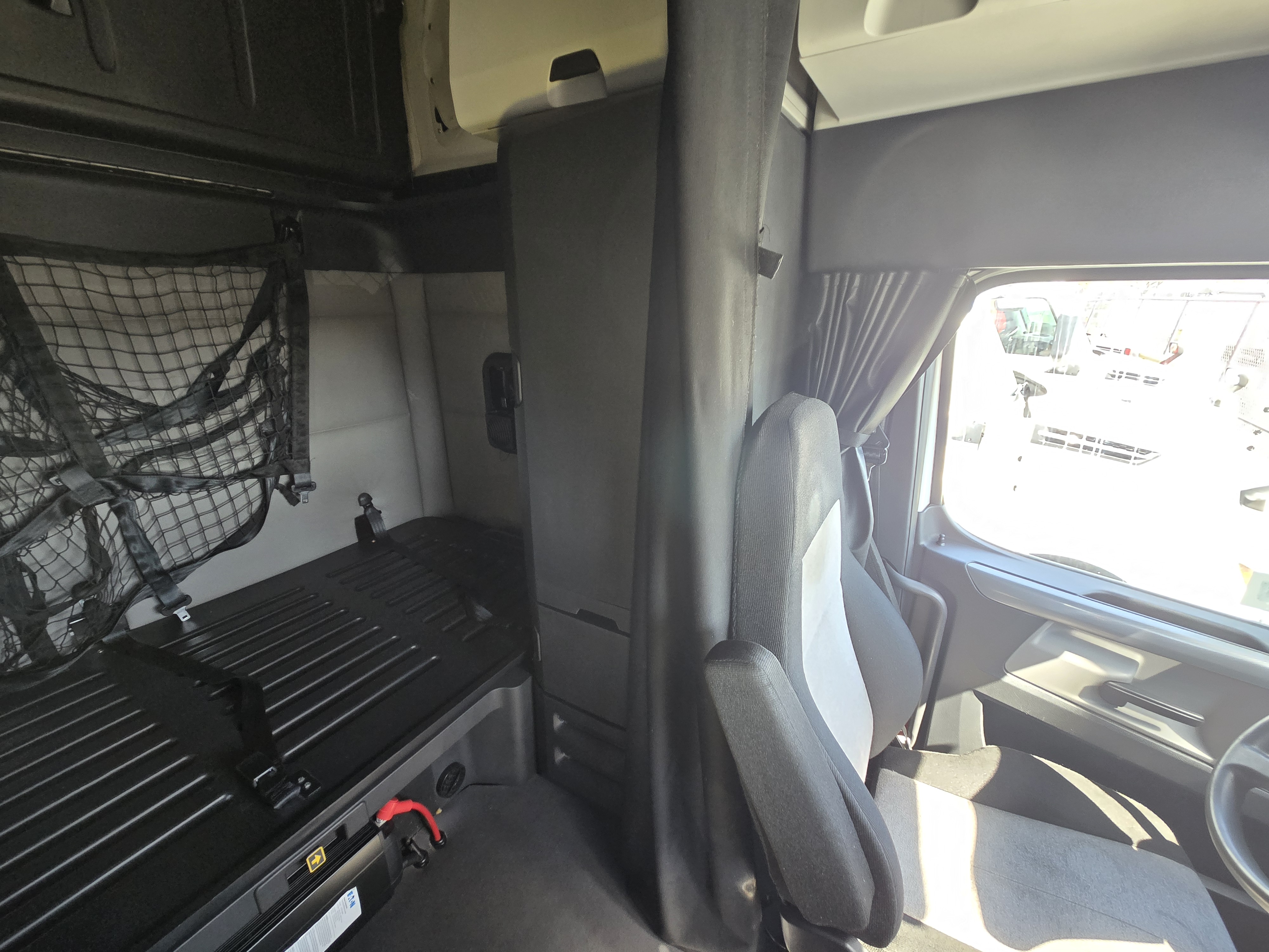 2020 FREIGHTLINER CASCADIA 126SLP - image 22