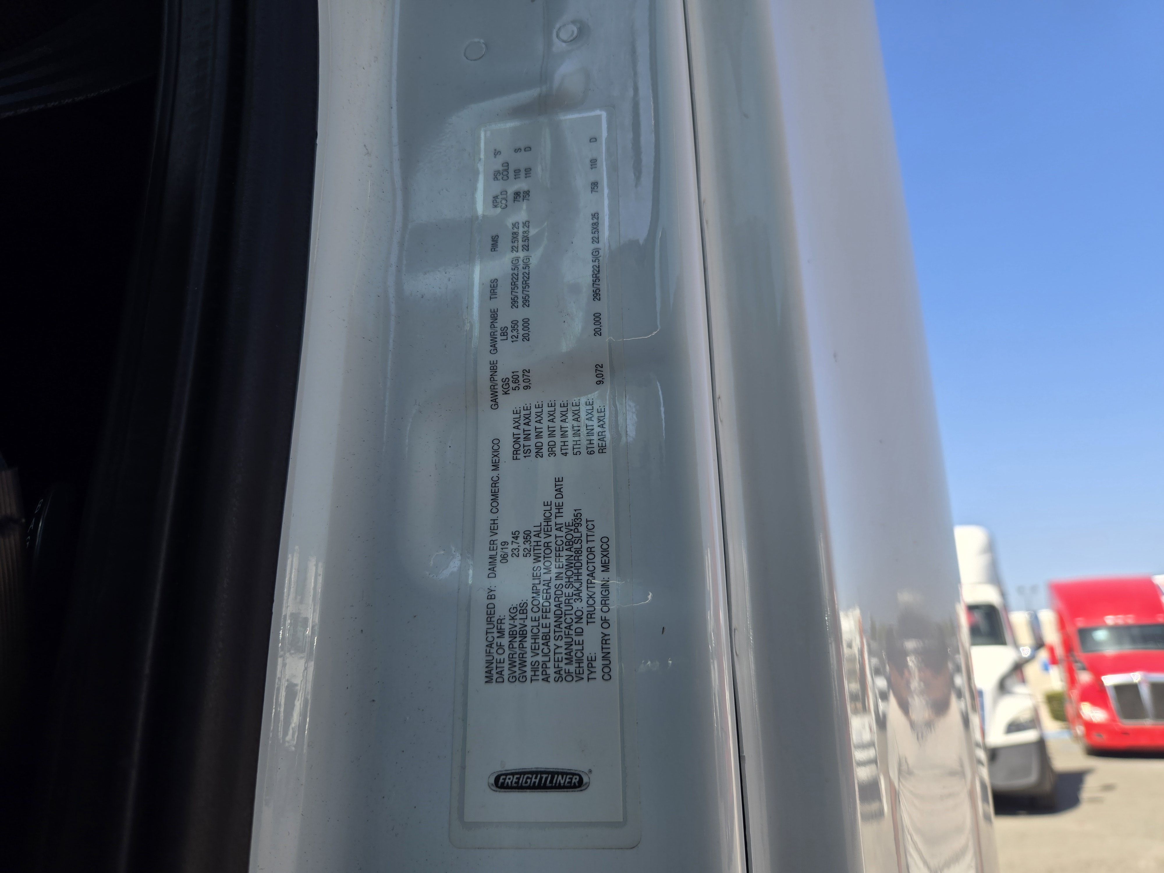 2020 FREIGHTLINER CASCADIA 126SLP - image 23