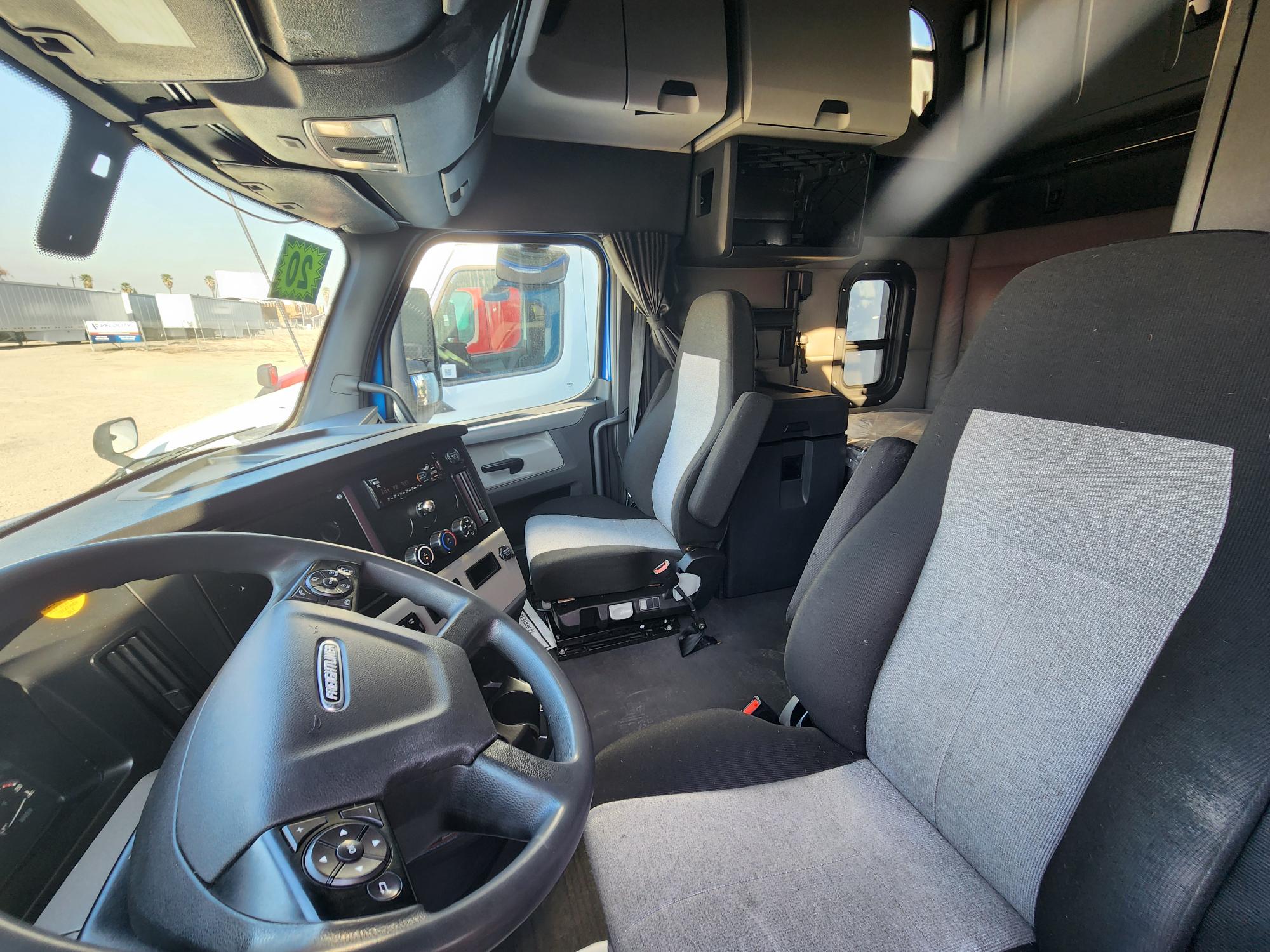 2020 FREIGHTLINER CASCADIA 126SLP - image 16