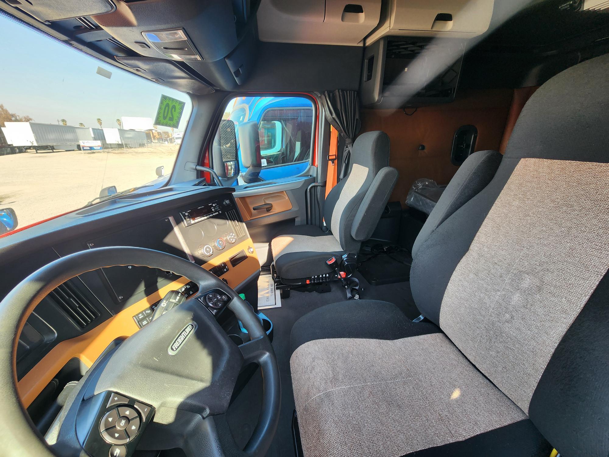 2020 FREIGHTLINER CASCADIA 126SLP - image 15
