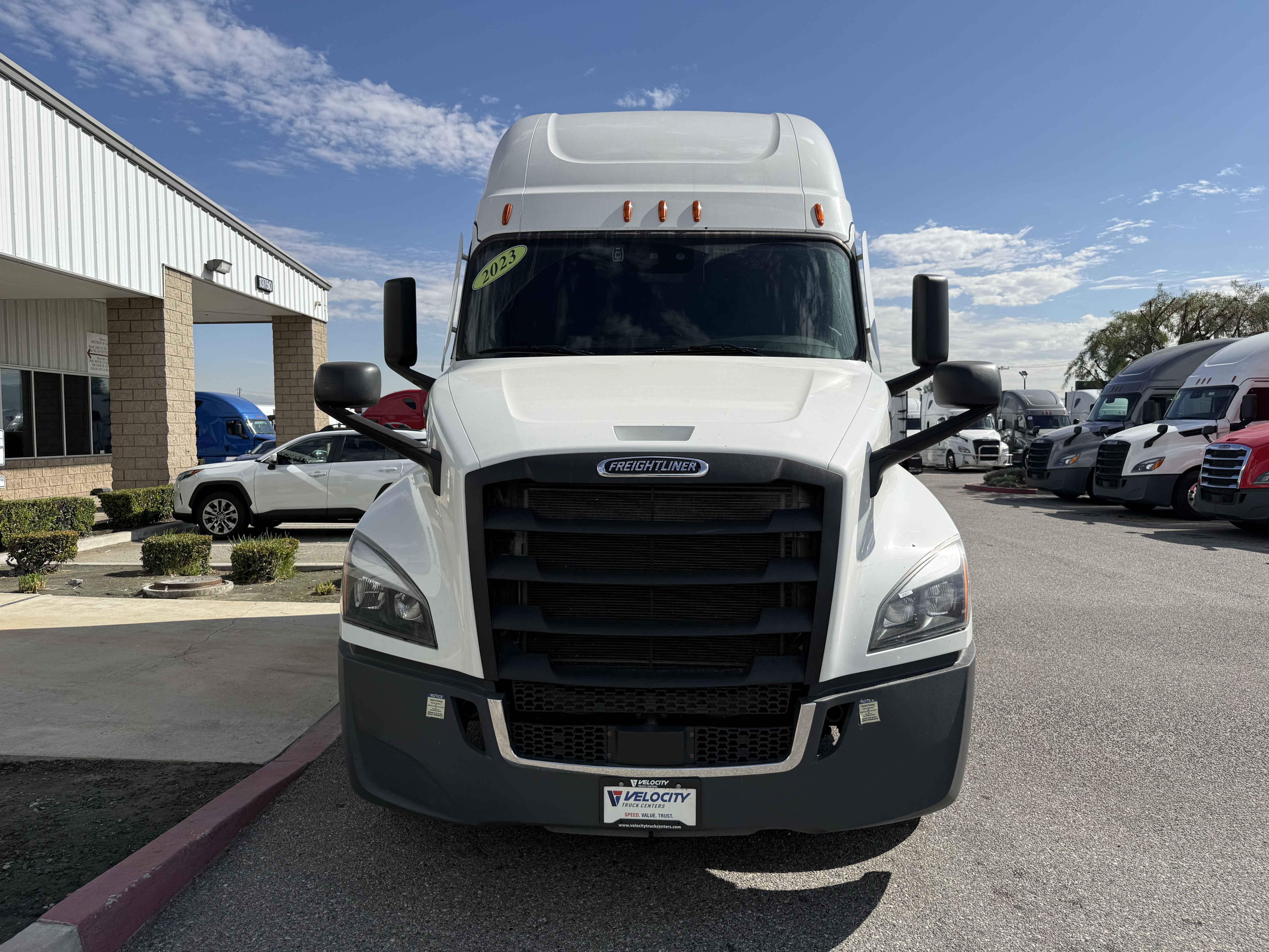 2023 FREIGHTLINER CASCADIA 126SLP - image 2